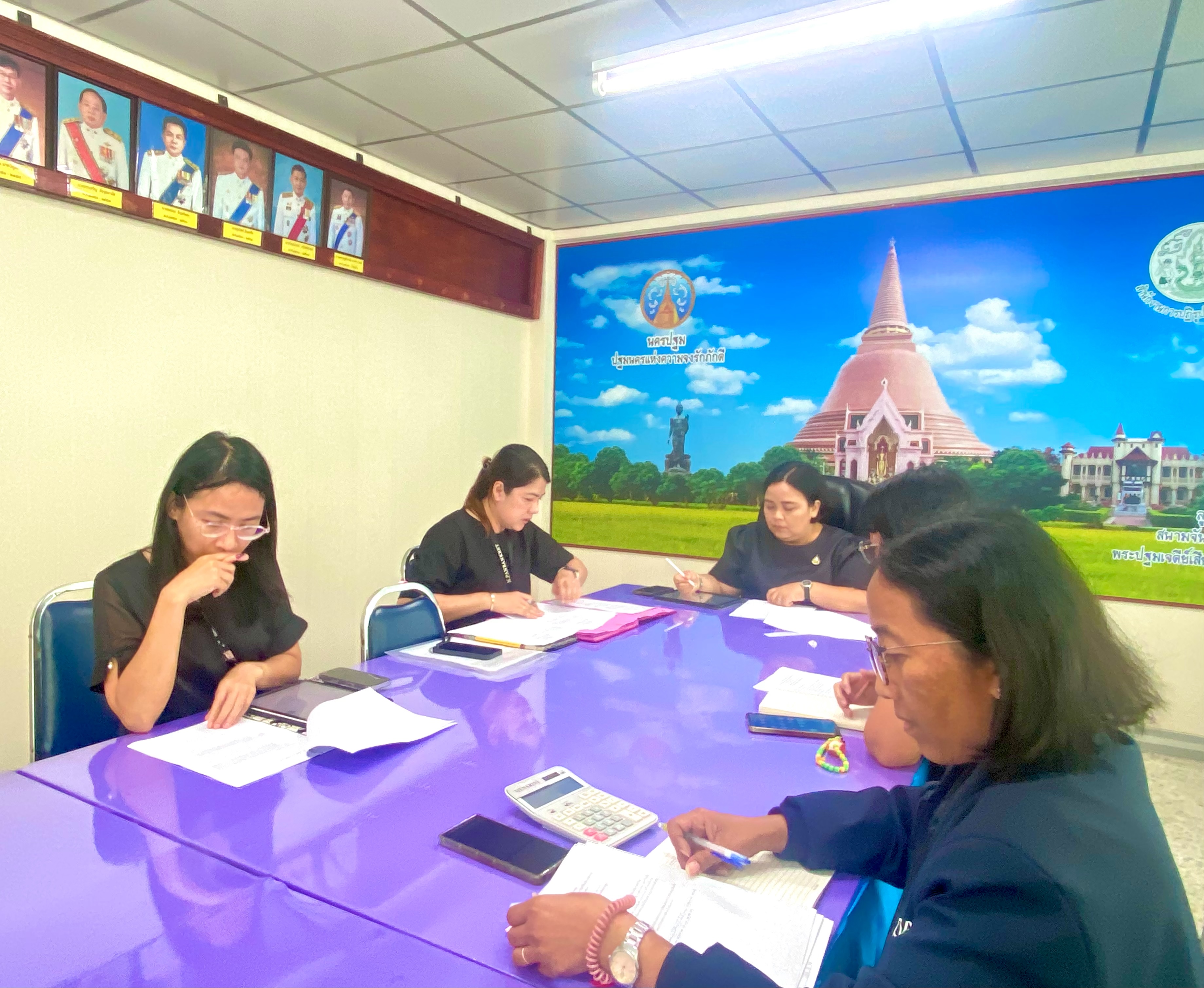 title - ประชุมคณะทำงานพิจารณาคำขอกู้ยืมเงินกองทุนการปฏิรูปที่ดินเพื่อเกษตรกรรม ให้แก่เกษตรกรในเขตพื้นที่การปฏิรูปที่ดินจังหวัดนครปฐม ครั้งที่ 2/2568