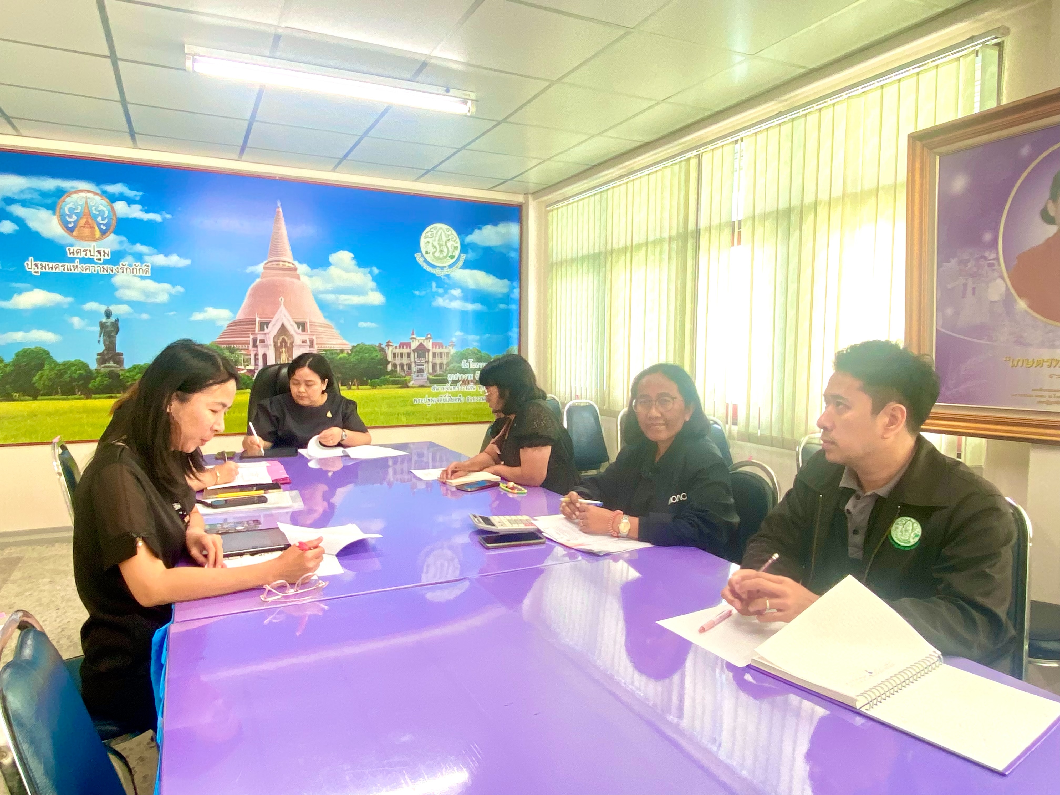 title - ประชุมคณะทำงานพิจารณาคำขอกู้ยืมเงินกองทุนการปฏิรูปที่ดินเพื่อเกษตรกรรม ให้แก่เกษตรกรในเขตพื้นที่การปฏิรูปที่ดินจังหวัดนครปฐม ครั้งที่ 2/2568