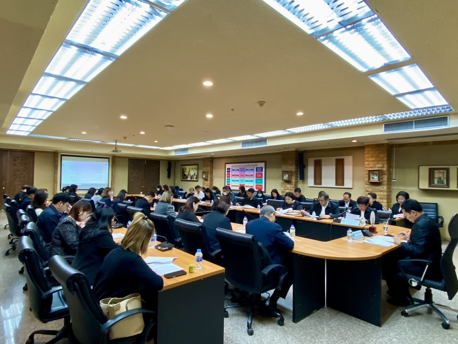 title - ประชุมคณะกรรมการประเมินผลการควบคุมภายในจังหวัดนครปฐม เพื่อพิจารณาการจัดทำรายงานประเมินผลการควบคุมภายในของส่วนราชการในสังกัดราชการบริหารส่วนภูมิภาคในจังหวัดนครปฐม ประจำปีงบประมาณ พ.ศ. 2568