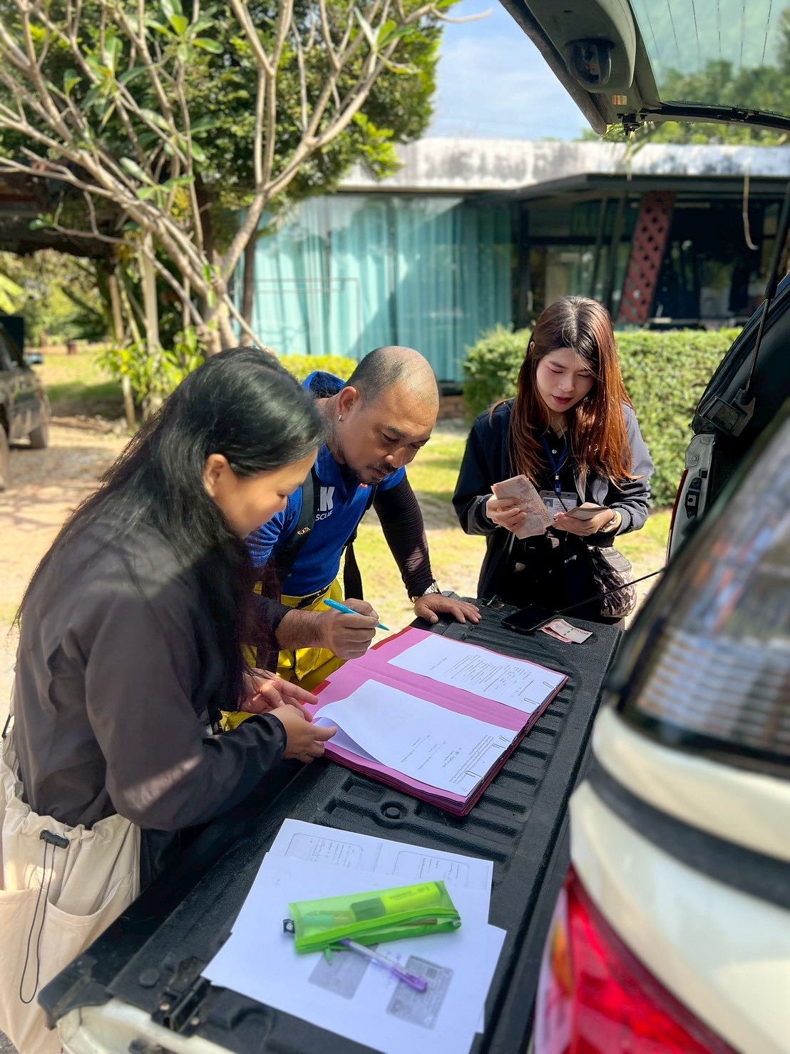 title - กลุ่มยุทธศาสตร์และการปฏิรูปที่ดิน พร้อมด้วยกลุ่มการเงินบัญชีและจัดเก็บผลประโยชน์ ส.ป.ก.นครปฐม ออกให้บริการสนับสนุนสินเชื่อเงินกองทุนการปฏิรูปที่ดินเพื่อเกษตรกรรม