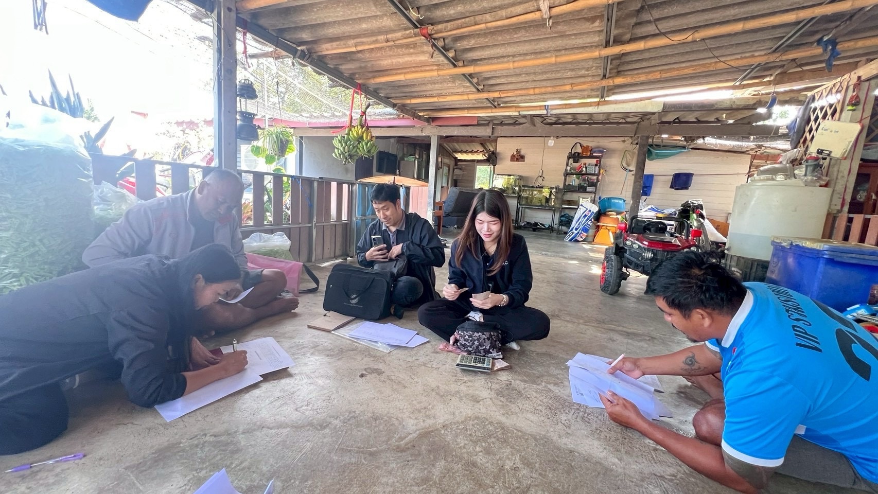 title - กลุ่มยุทธศาสตร์และการปฏิรูปที่ดิน พร้อมด้วยกลุ่มการเงินบัญชีและจัดเก็บผลประโยชน์ ส.ป.ก.นครปฐม ออกให้บริการสนับสนุนสินเชื่อเงินกองทุนการปฏิรูปที่ดินเพื่อเกษตรกรรม