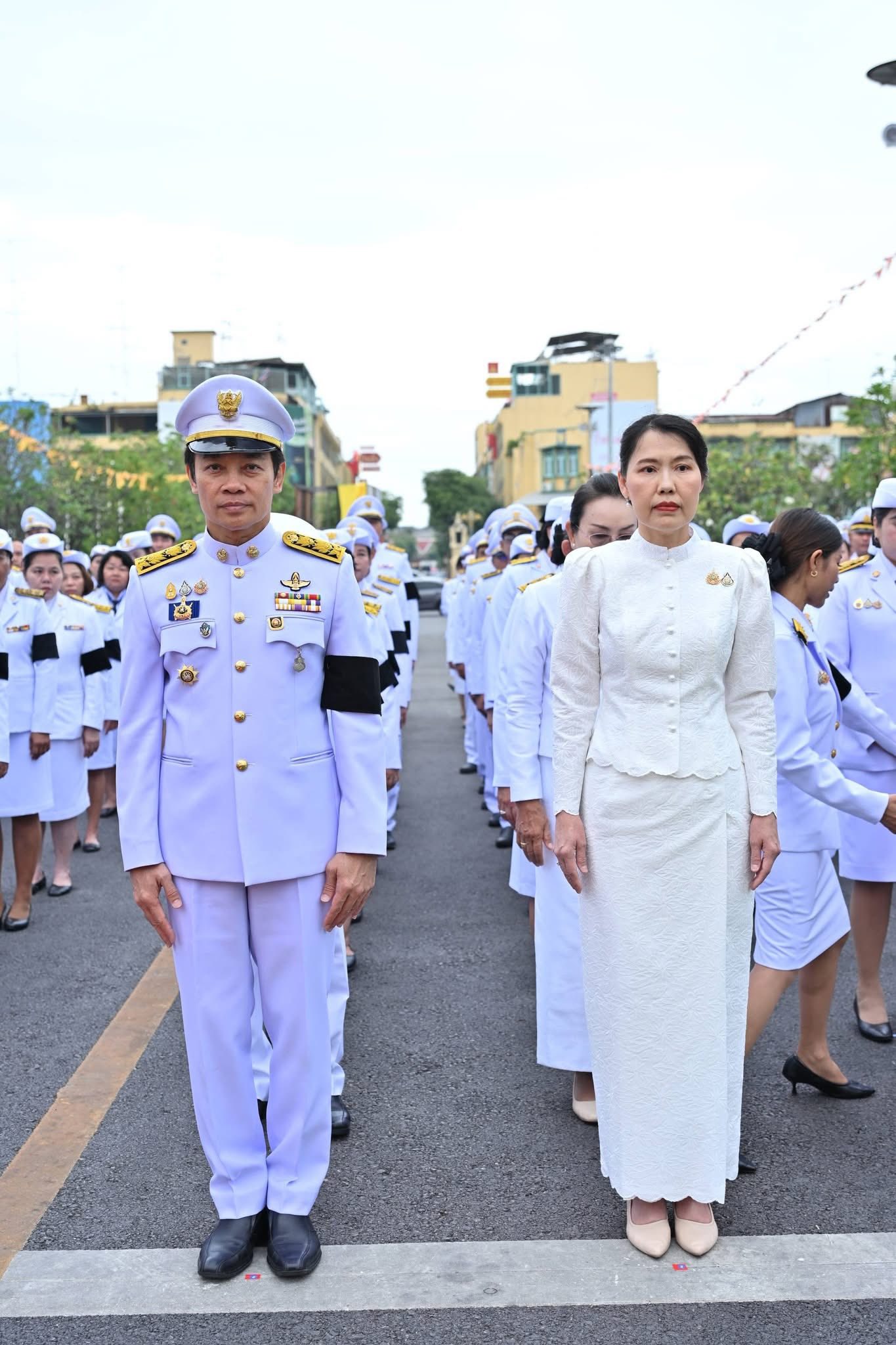 title - พิธีวางพุ่มดอกไม้ถวายบังคมพระบาทสมเด็จพระบรมชนกาธิเบศ มหาภูมิพลอดุลยเดชมหาราช บรมนาถบพิตร เนื่องในวันคล้ายวันพระบรมราชสมภพ พระบาทสมเด็จพระบรมชนกาธิเบศรมหาภูมิพลอดุลยเดชมหาราช บรมนาถบพิตร วันชาติ และวันพ่อแห่งชาติ ๕ ธันวาคม ๒๕๖๘
