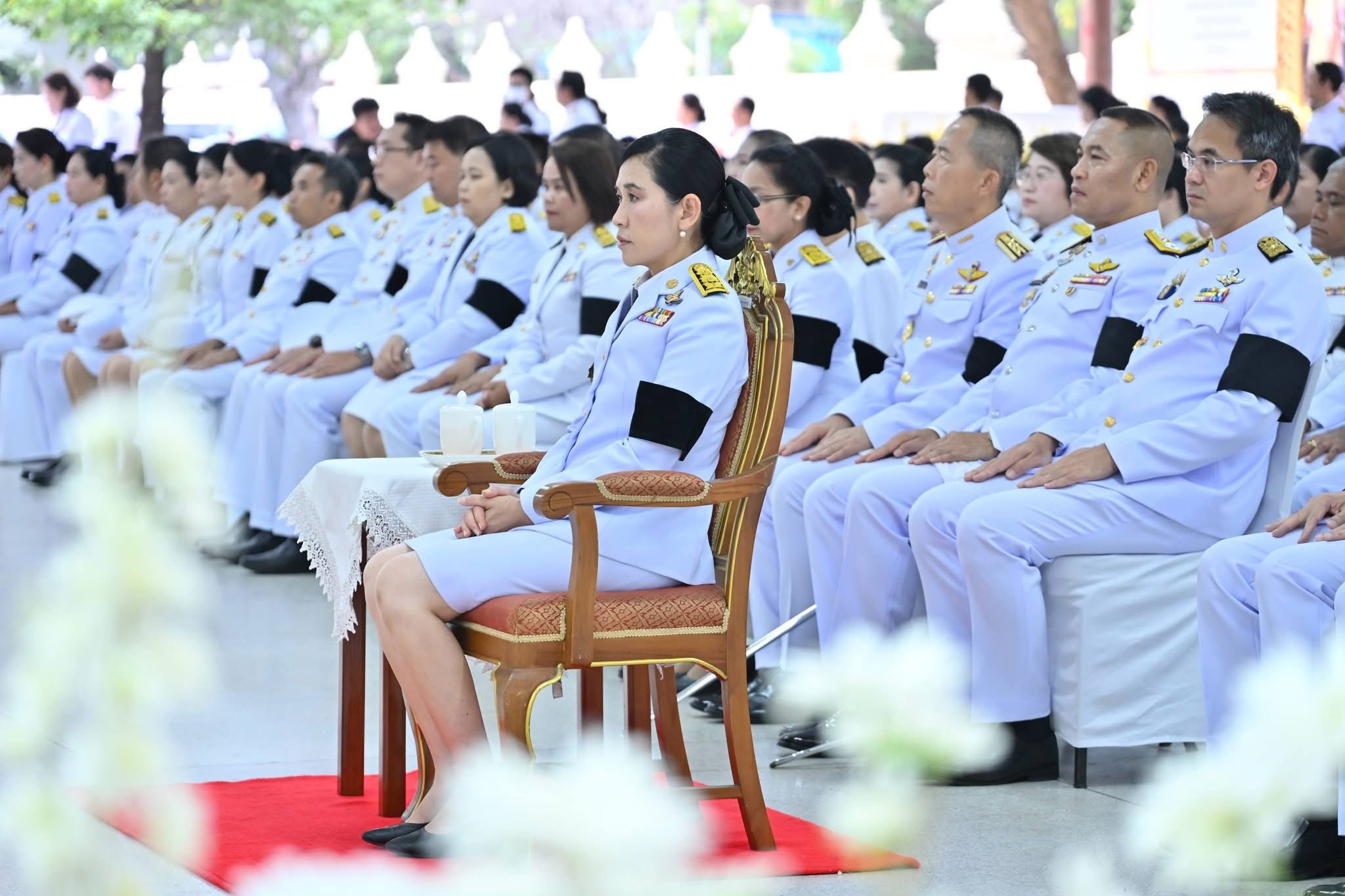 title - พิธีเจริญพระพุทธมนต์ และทำบุญตักบาตรถวายพระราชกุศล เนื่องในวันคล้ายวันพระบรมราชสมภพ พระบาทสมเด็จพระบรมชนกาธิเบศร  มหาภูมิพลอดุลยเดชมหาราช บรมนาถบพิตร วันชาติ และวันพ่อแห่งชาติ ๕ ธันวาคม ๒๕๖๘