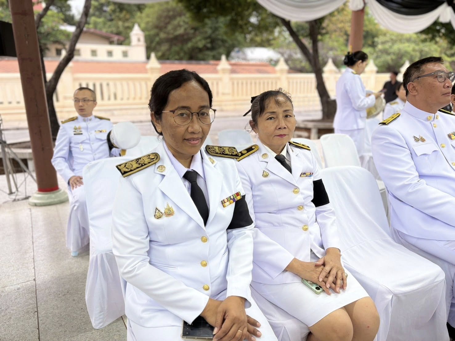 title - พิธีเจริญพระพุทธมนต์ และทำบุญตักบาตรถวายพระราชกุศล เนื่องในวันคล้ายวันพระบรมราชสมภพ พระบาทสมเด็จพระบรมชนกาธิเบศร  มหาภูมิพลอดุลยเดชมหาราช บรมนาถบพิตร วันชาติ และวันพ่อแห่งชาติ ๕ ธันวาคม ๒๕๖๘