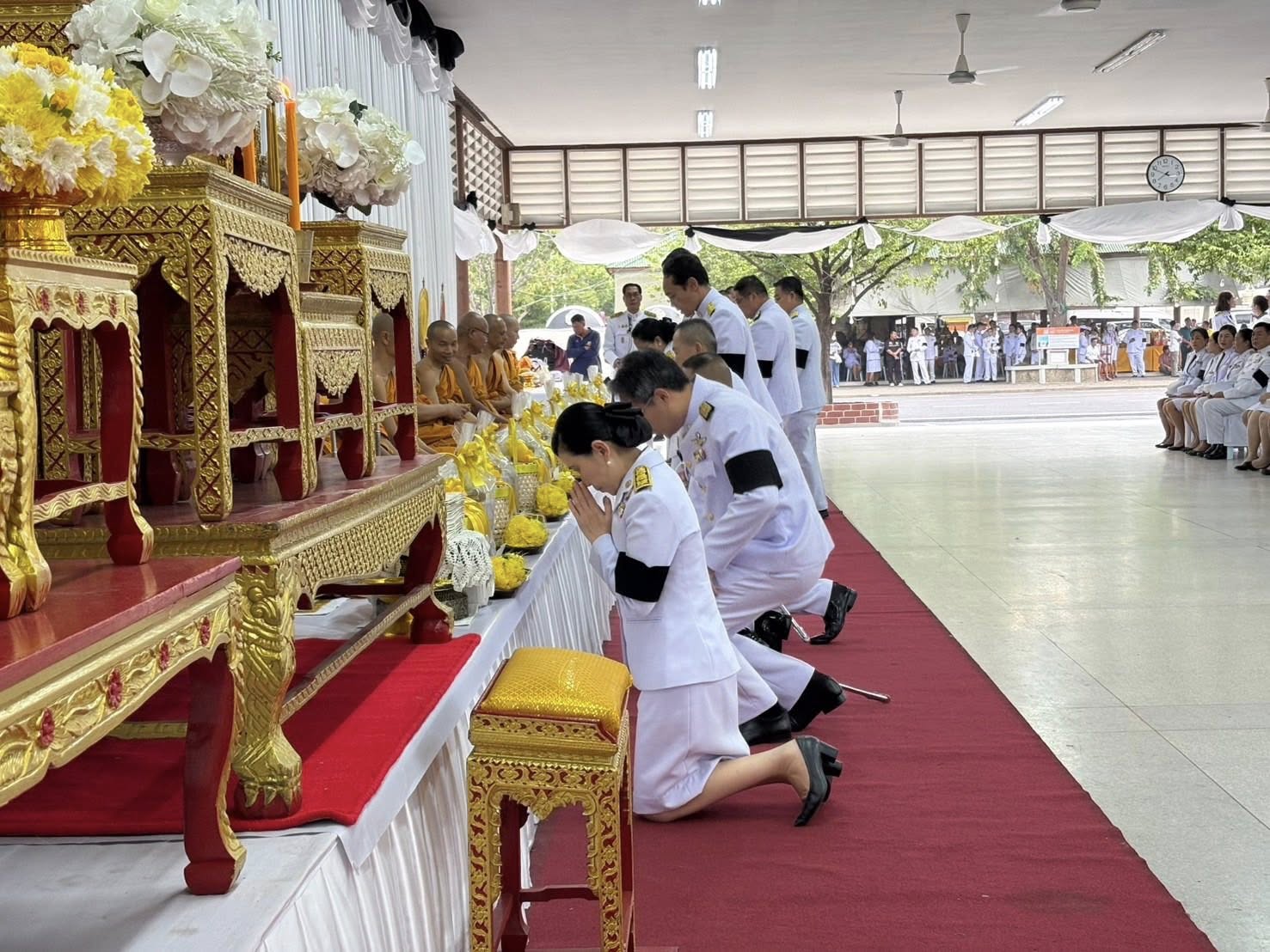 title - พิธีเจริญพระพุทธมนต์ และทำบุญตักบาตรถวายพระราชกุศล เนื่องในวันคล้ายวันพระบรมราชสมภพ พระบาทสมเด็จพระบรมชนกาธิเบศร  มหาภูมิพลอดุลยเดชมหาราช บรมนาถบพิตร วันชาติ และวันพ่อแห่งชาติ ๕ ธันวาคม ๒๕๖๘
