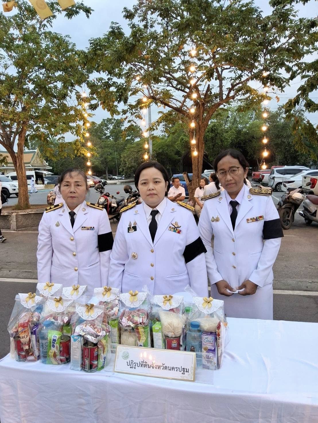 title - พิธีเจริญพระพุทธมนต์ และทำบุญตักบาตรถวายพระราชกุศล เนื่องในวันคล้ายวันพระบรมราชสมภพ พระบาทสมเด็จพระบรมชนกาธิเบศร  มหาภูมิพลอดุลยเดชมหาราช บรมนาถบพิตร วันชาติ และวันพ่อแห่งชาติ ๕ ธันวาคม ๒๕๖๘