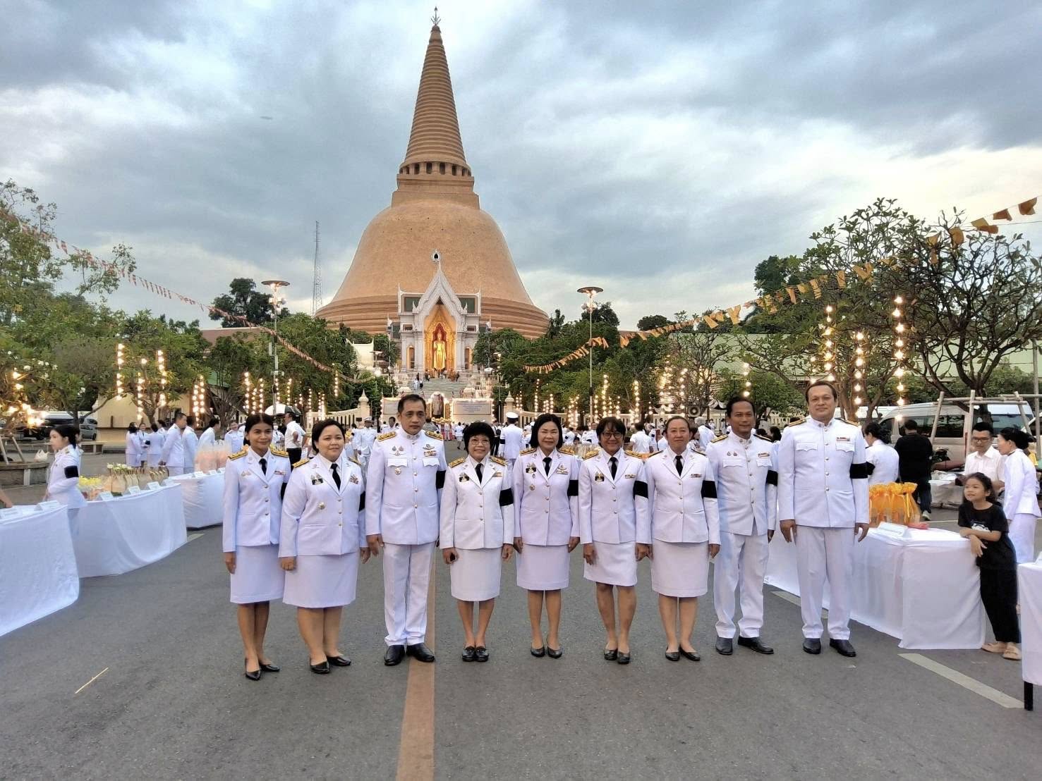 title - พิธีเจริญพระพุทธมนต์ และทำบุญตักบาตรถวายพระราชกุศล เนื่องในวันคล้ายวันพระบรมราชสมภพ พระบาทสมเด็จพระบรมชนกาธิเบศร  มหาภูมิพลอดุลยเดชมหาราช บรมนาถบพิตร วันชาติ และวันพ่อแห่งชาติ ๕ ธันวาคม ๒๕๖๘