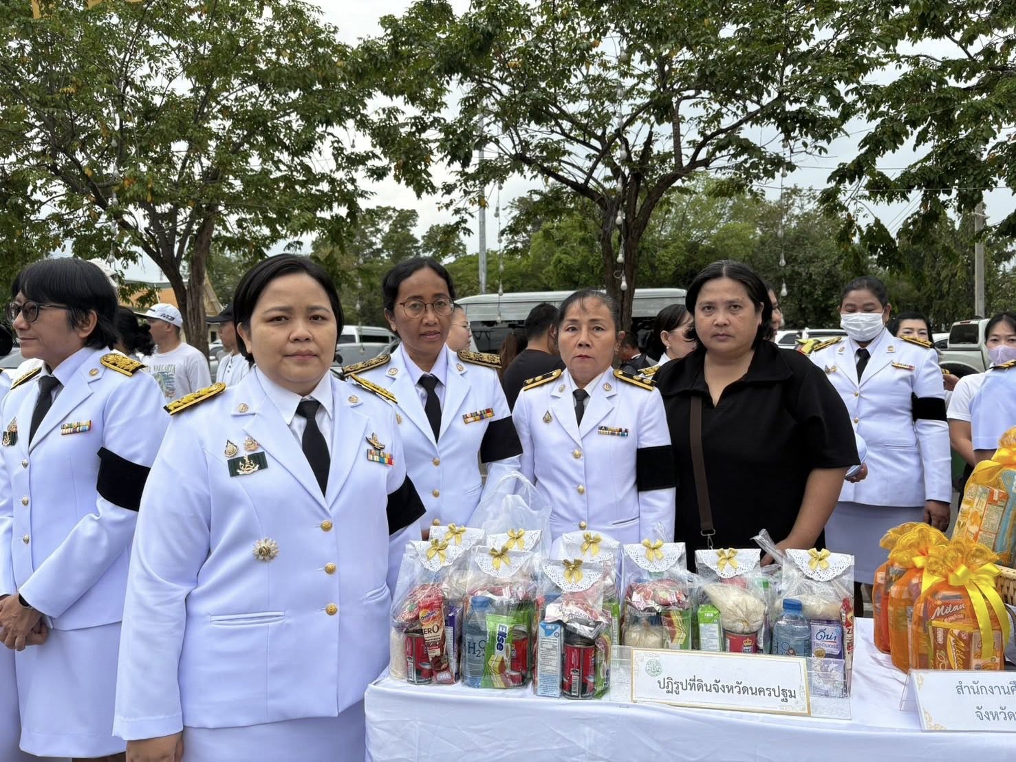 title - พิธีเจริญพระพุทธมนต์ และทำบุญตักบาตรถวายพระราชกุศล เนื่องในวันคล้ายวันพระบรมราชสมภพ พระบาทสมเด็จพระบรมชนกาธิเบศร  มหาภูมิพลอดุลยเดชมหาราช บรมนาถบพิตร วันชาติ และวันพ่อแห่งชาติ ๕ ธันวาคม ๒๕๖๘