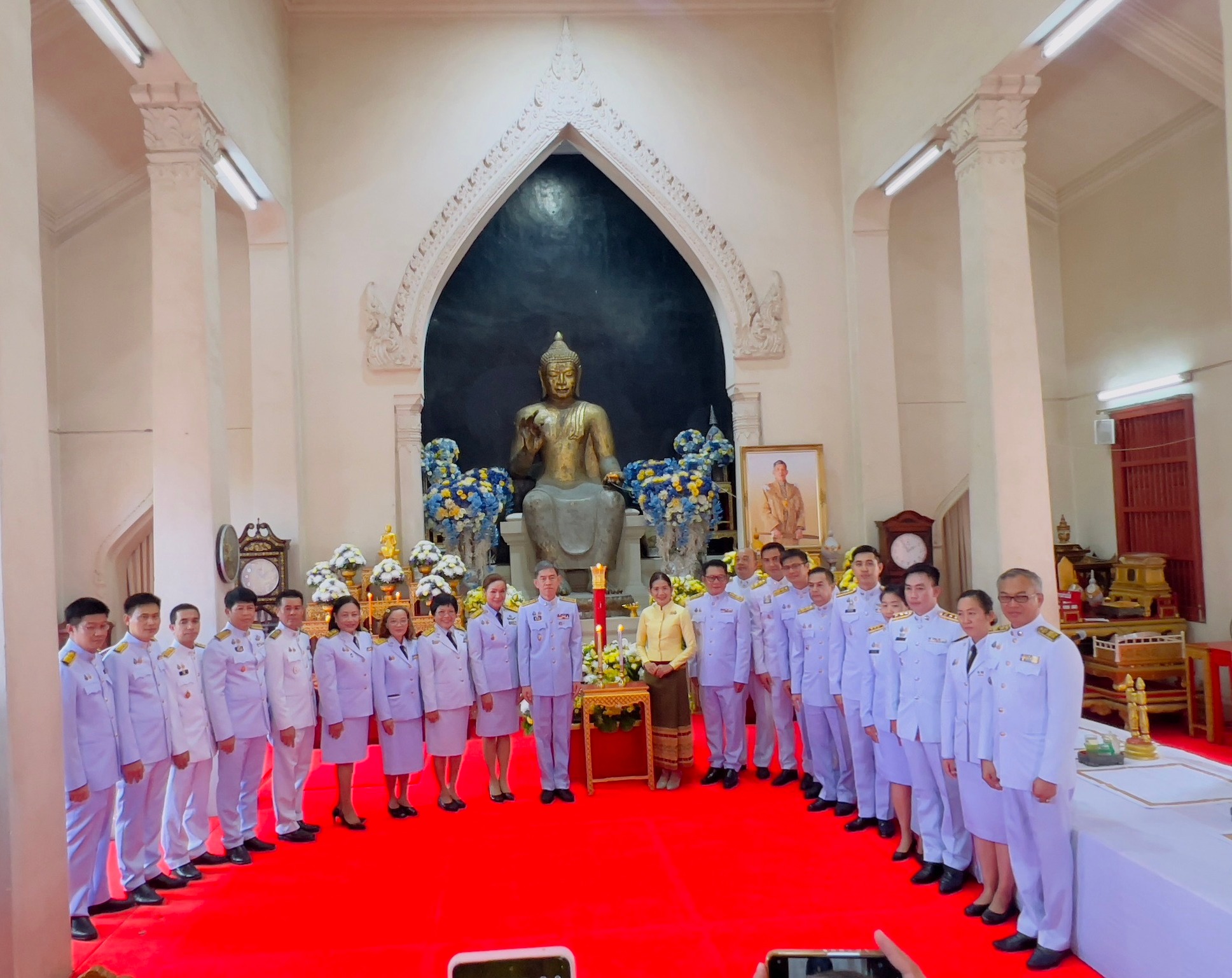 พิธีถวายเทียนพรรษาพระราชทาน จำนวน 1 ต้น (เทียนหล่อ) เพื่อนำมาจุดบูชาพระรัตนตรัยและพุทธเจดียสถาน