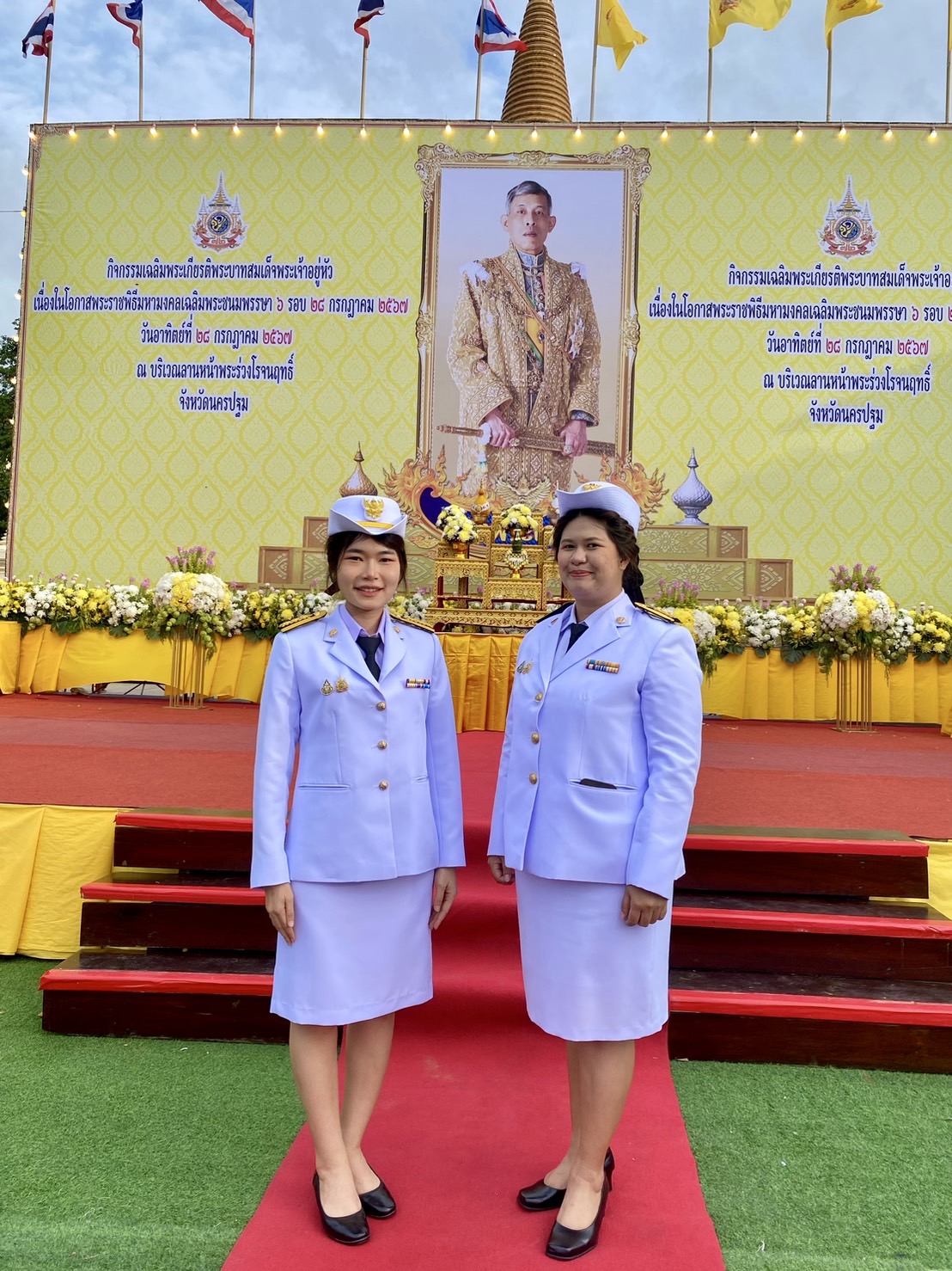 ร่วมพิธีถวายเครื่องราชสักการะและวางพานพุ่ม และพิธีจุดเทียนถวายพระพรชัยมงคล เนื่องในโอกาสมหามงคลเฉลิมพระชนมพรรษา 6 รอบ 28