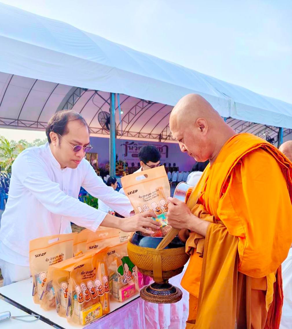 ร่วมพิธีเจริญพระพุทธมนต์และทำบุญตักบาตร เนื่องในวันวิสาขบูชา ประจำปี 2568