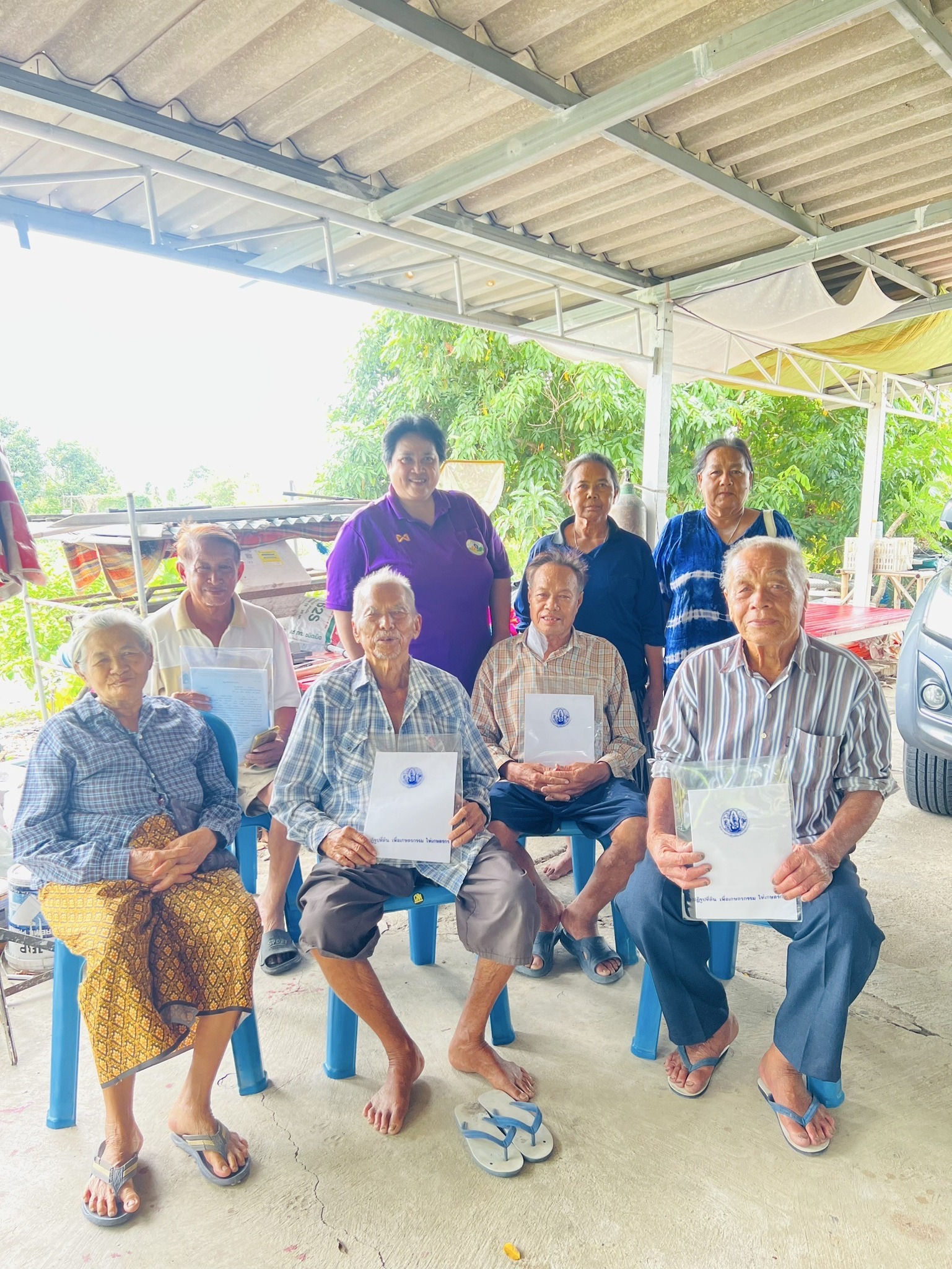 ลงพื้นที่ให้บริการแก่เกษตรกร เพื่ออำนวยความสะดวกสำหรับการลงนามในสัญญากู้ยืมเงินกองทุนการปฏิรูปที่ดินเพื่อเกษตรกรรม จำนวน 3 กลุ่ม จำนวน 10 ราย เป็นเงินรวมทั้งสิ้น 500,000.- บาท