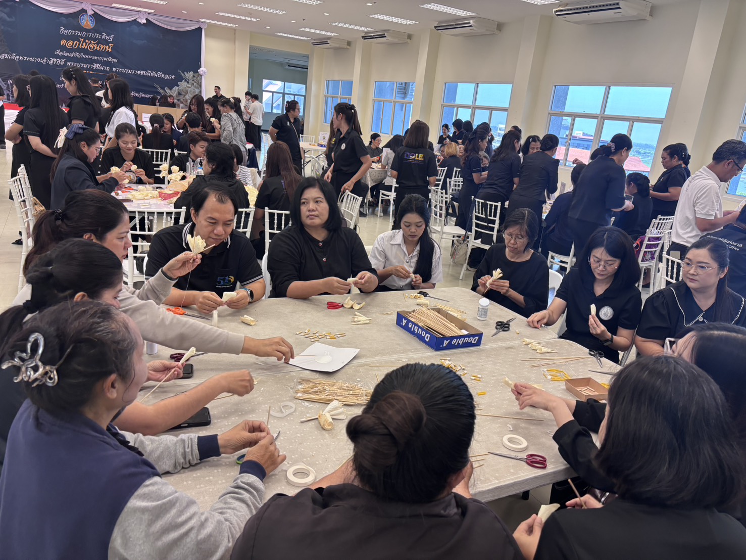 title - กิจกรรมประดิษฐ์ดอกไม้จันทน์  สำหรับใช้ในพิธีถวายดอกไม้จันทน์