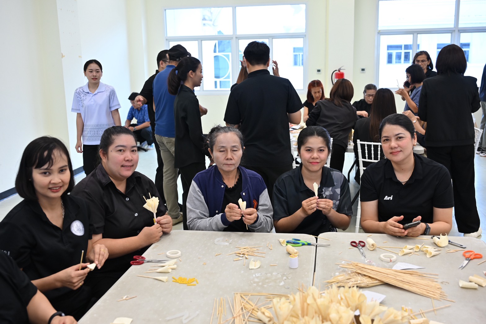 title - กิจกรรมประดิษฐ์ดอกไม้จันทน์  สำหรับใช้ในพิธีถวายดอกไม้จันทน์