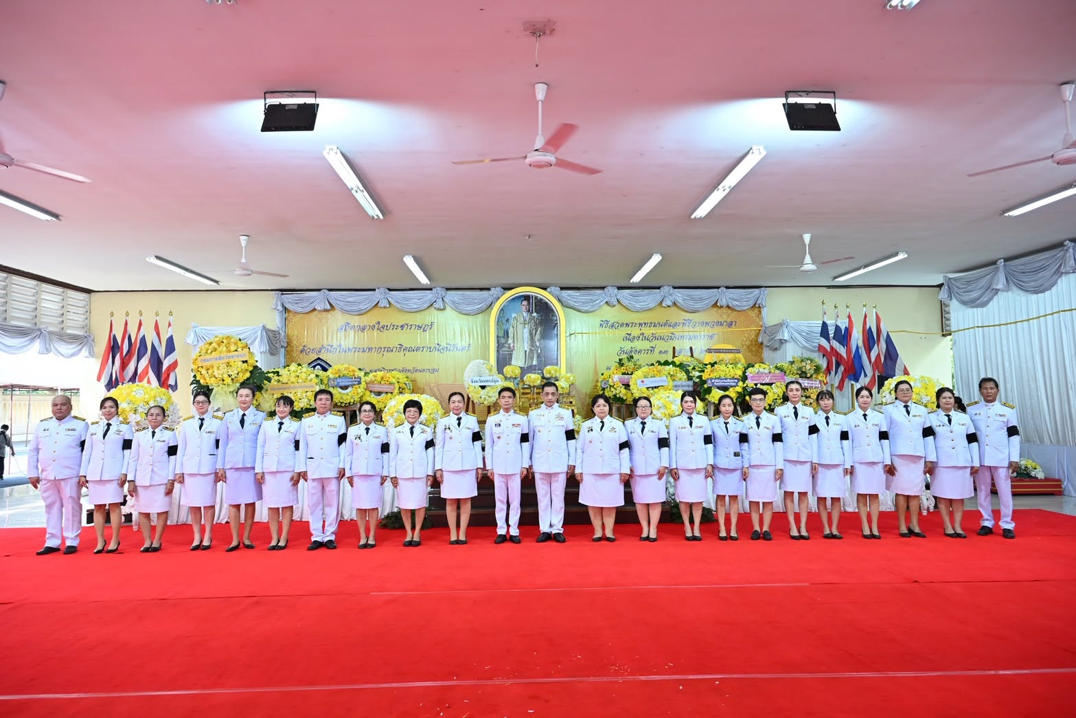 title - พิธีสวดพระพุทธมนต์ พิธีทำบุญตักบาตร และพิธีวางพวงมาลา เนื่องในวันนวมินทรมหาราช ประจำปี 2569