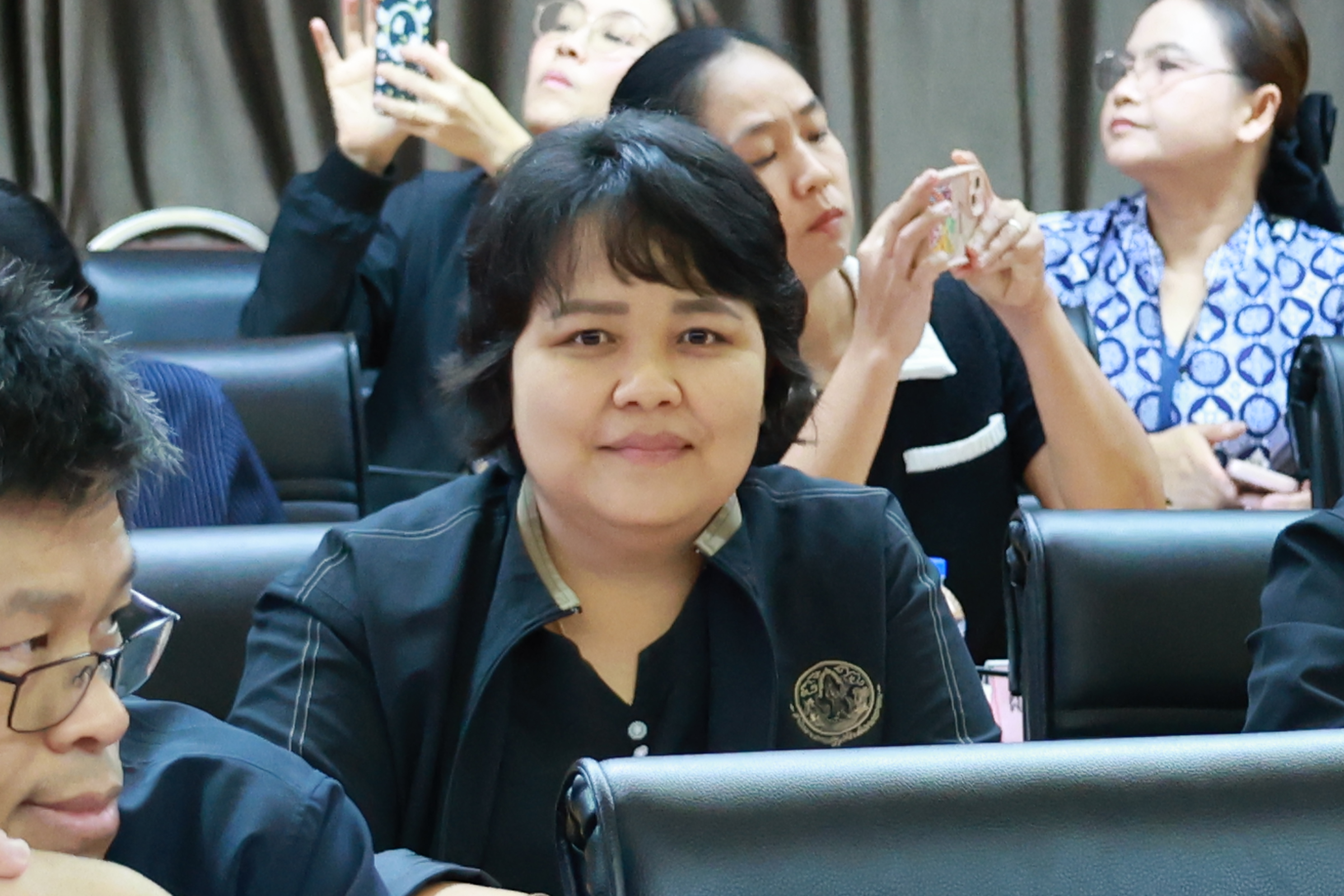 title - การประชุมเตรียมความพร้อมการจัดพิธีถวายดอกไม้จันทน์สำหรับประชาชนในพื้นที่จังหวัดนครปฐม