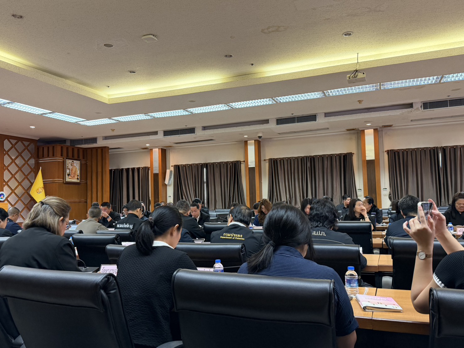 title - การประชุมเตรียมความพร้อมการจัดพิธีถวายดอกไม้จันทน์สำหรับประชาชนในพื้นที่จังหวัดนครปฐม
