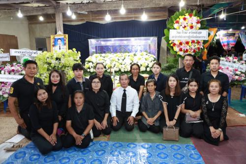  ร่วมเป็นเจ้าภาพสวดพระอภิธรรมศพ นางสาวจิณห์ชญา อินทิม นักวิชาการเงินและบัญชีปฏิบัติงาน สำนักบริหารกองทุน