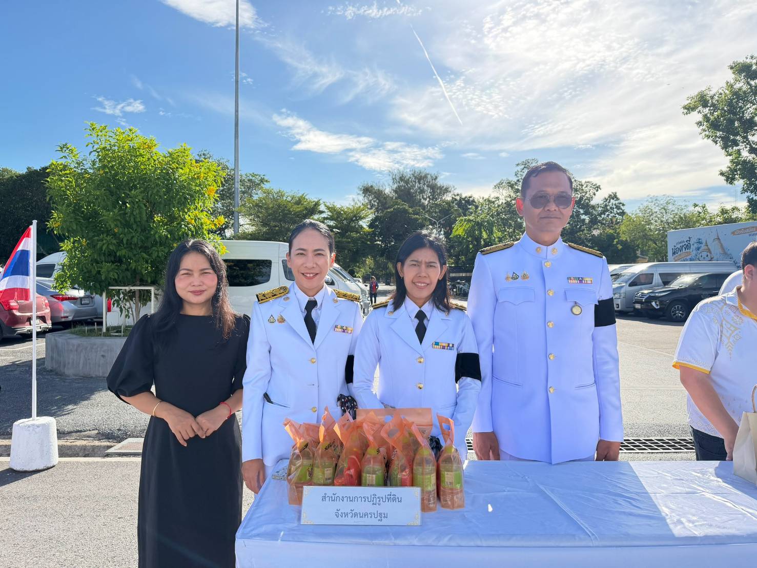 title - ส.ป.ก.นครปฐม เข้าร่วมพิธีบำเพ็ญกุศลและทำบุญตักบาตร ในวาระครบ 100 วัน (สตมวาร) แห่งการสิ้นพระชนม์ ถวายเป็นพระกุศลแด่ สมเด็จพระเจ้าลูกเธอ เจ้าฟ้าพัชรกิติยาภา นเรนทิราเทพยวดี กรมหลวงราชสาริณีสิริพัชร มหาวัชรราชธิดา