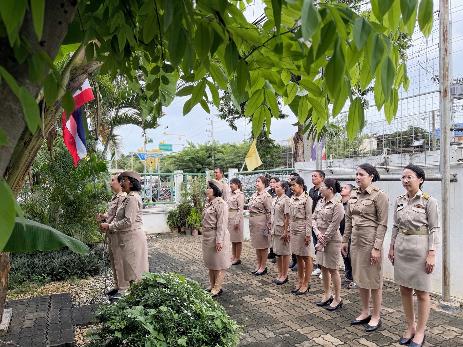 title - ส.ป.ก.นครปฐม ร่วมกิจกรรมเคารพธงชาติและร้องเพลงชาติไทย เนื่องในวันพระราชทานธงชาติไทย (Thai national flag day) 28 กันยายน 2569