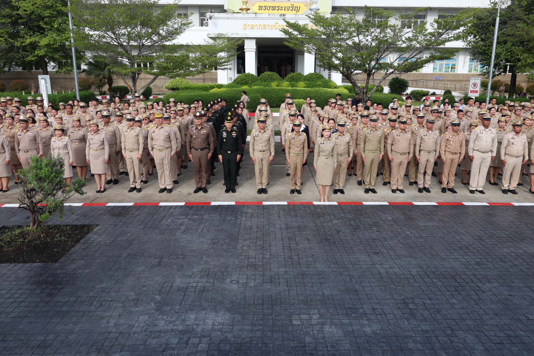 title - ส.ป.ก.นครปฐม เข้าร่วมพิธีเชิญธงชาติและร้องเพลงชาติไทย  เนื่องในวันพระราชทานธงชาติไทย (Thai National Flag Day) 28 กันยายน 2569