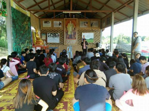 นักศึกษาจากมหาวิทยาลัยหัวเฉียวเฉลิมพระเกียรติศึกษาดูงานที่นิคมเศรษฐกิจพอเพียงอำเภอวังน้ำเขียว วันที่ 10-12 พฤศจิกายน 2560 และร่วมกันทำฝายชลอน้ำ