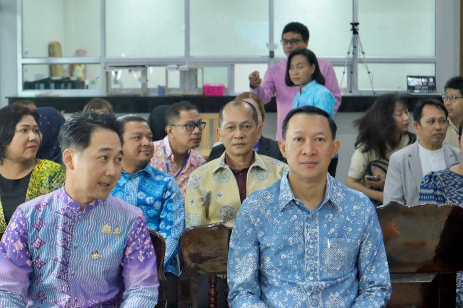 ส.ป.ก.นราธิวาส ร่วมกิจกรรมเปิดบ้านเป็นศูนย์แสดงสินค้าชุมชน “คลังสินค้าชุมชน”
