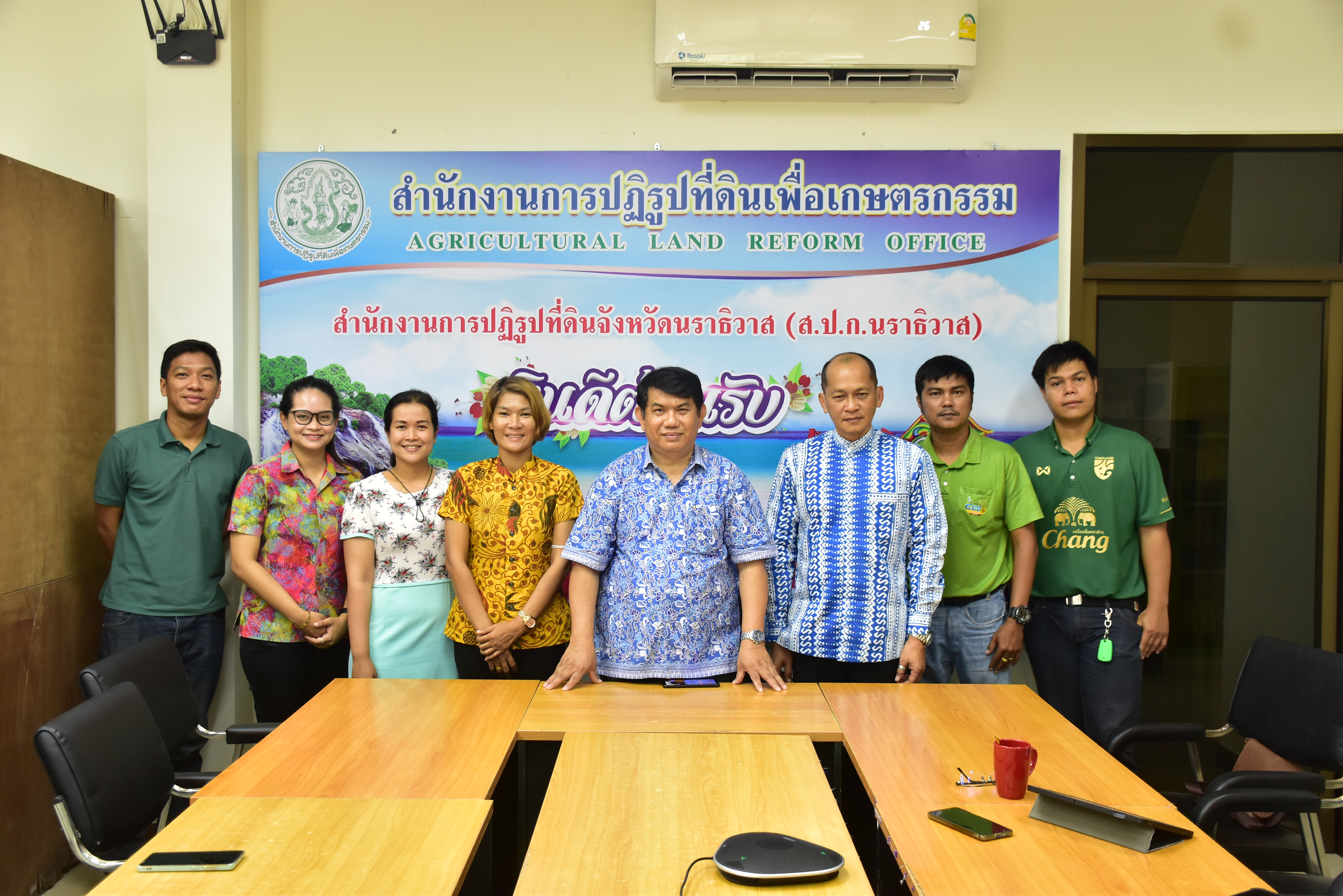 ส.ป.ก.นราธิวาส ร่วมพิธีสรงน้ำพระพุทธรูปและรดน้ำขอพร ผู้บริหารเนื่องในประเพณีสงกรานต์ ประจำปี 2566 