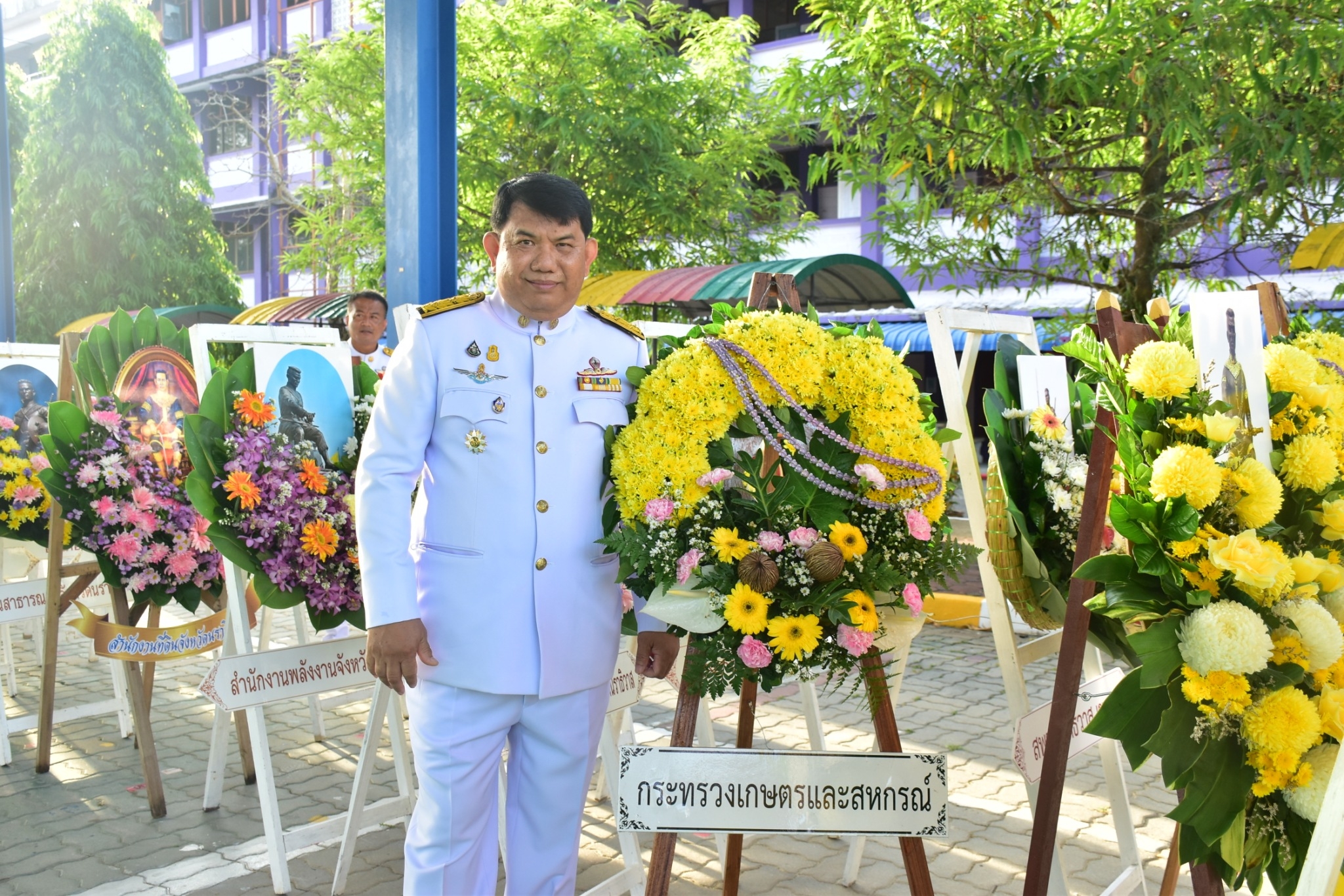 ส.ป.ก.นราธิวาส ร่วมพิธีวางพวงมาลาถวายราชสักการะ เนื่องในวันคล้ายวันสวรรคตสมเด็จพระนเรศวรมหาราช