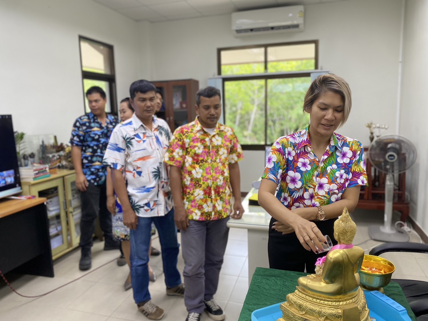 ส.ป.ก.นราธิวาส ร่วมจัดพิธีสรงน้ำพระพุทธรูป และรดน้ำขอพรผู้บริหาร ส.ป.ก. เนื่องในประเพณีวันสงกรานต์ ประจำปี 2568