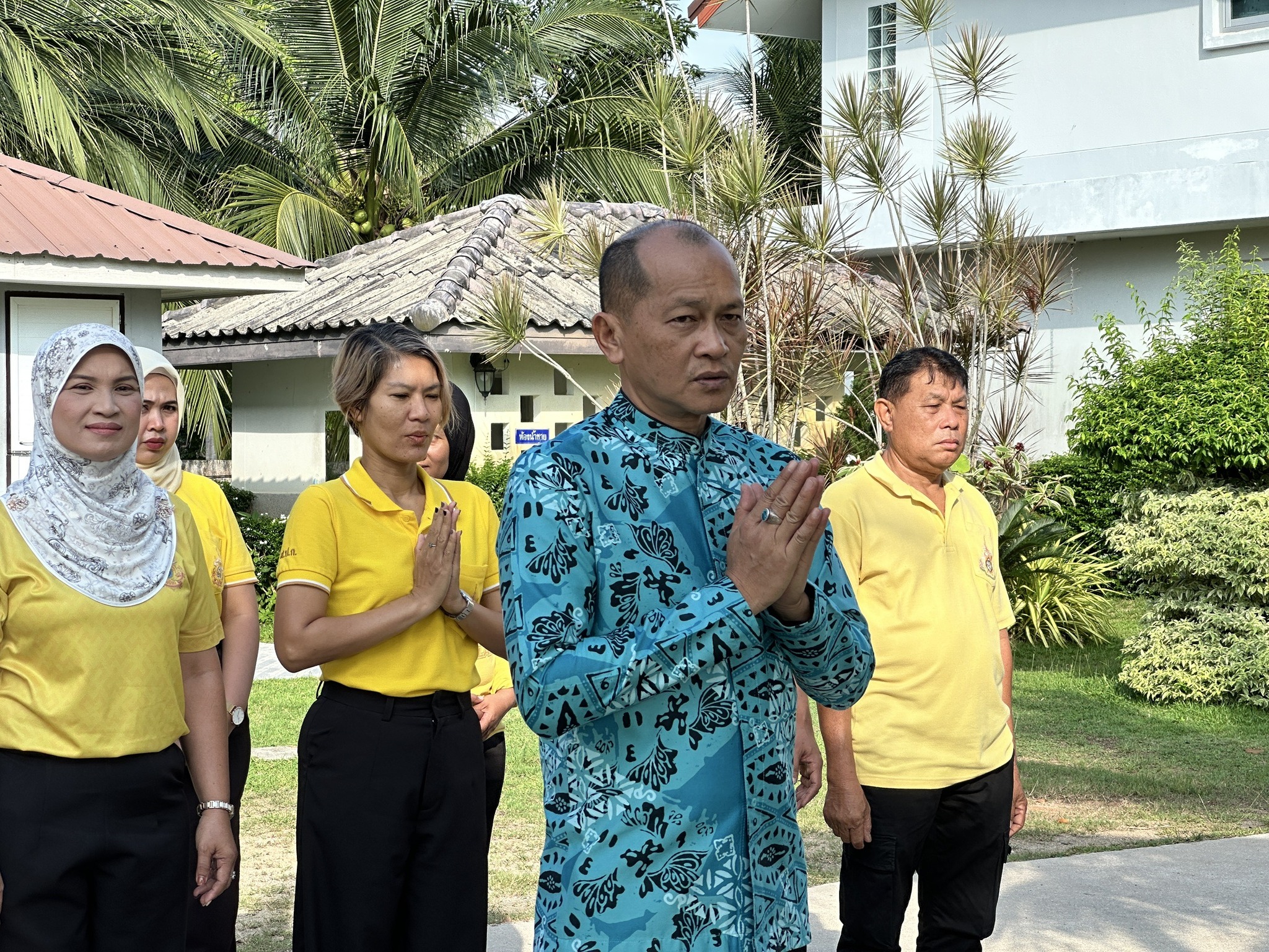 ส.ป.ก.นราธิวาส ร่วมกิจกรรมเข้าแถวเคารพธงชาติ ร้องเพลงชาติไทย สวดมนต์ไหว้พระ และดุอาอ์ เสริมความเป็นสิริมงคลในการทำงานและสำนึกคุณ