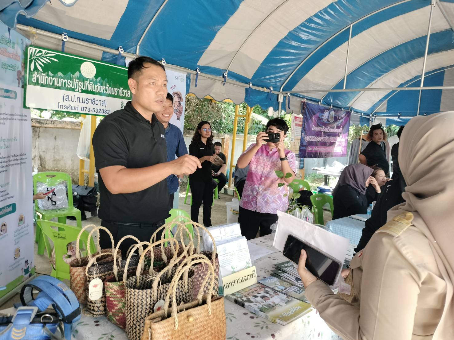 title - ส.ป.ก.นราธิวาส ร่วมกิจกรรมโครงการจังหวัดเคลื่อนที่ บำบัดทุกข์ บำรุงสุข สร้างร้อยยิ้มให้ประชาชน จังหวัดนราธิวาส ประจำปีงบประมาณ 2569