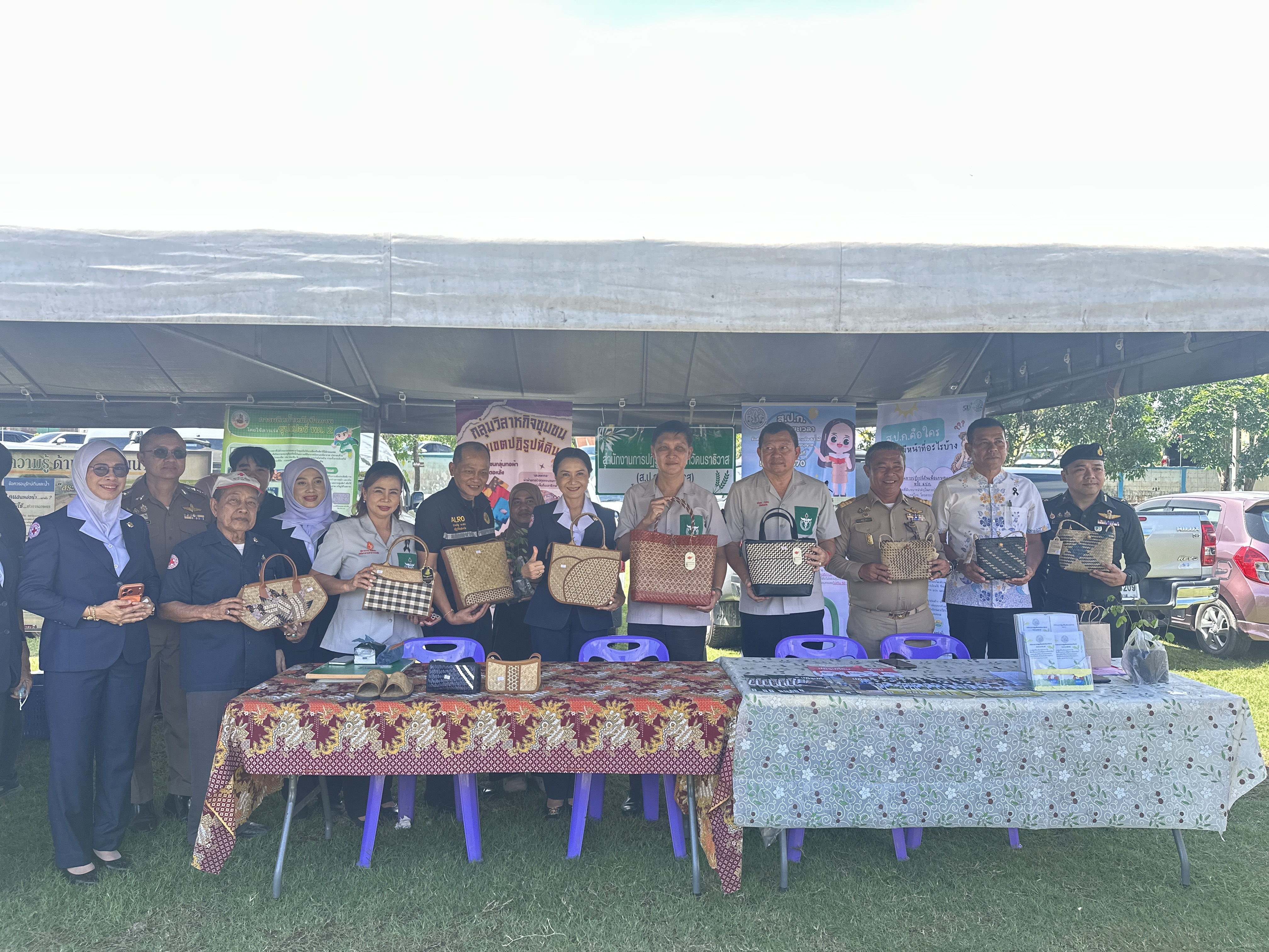 title - ส.ป.ก.นราธิวาส ร่วมกิจกรรมโครงการจังหวัดเคลื่อนที่ บำบัดทุกข์ บำรุงสุข สร้างร้อยยิ้มให้ประชาชน จังหวัดนราธิวาส ประจำปีงบประมาณ 2569