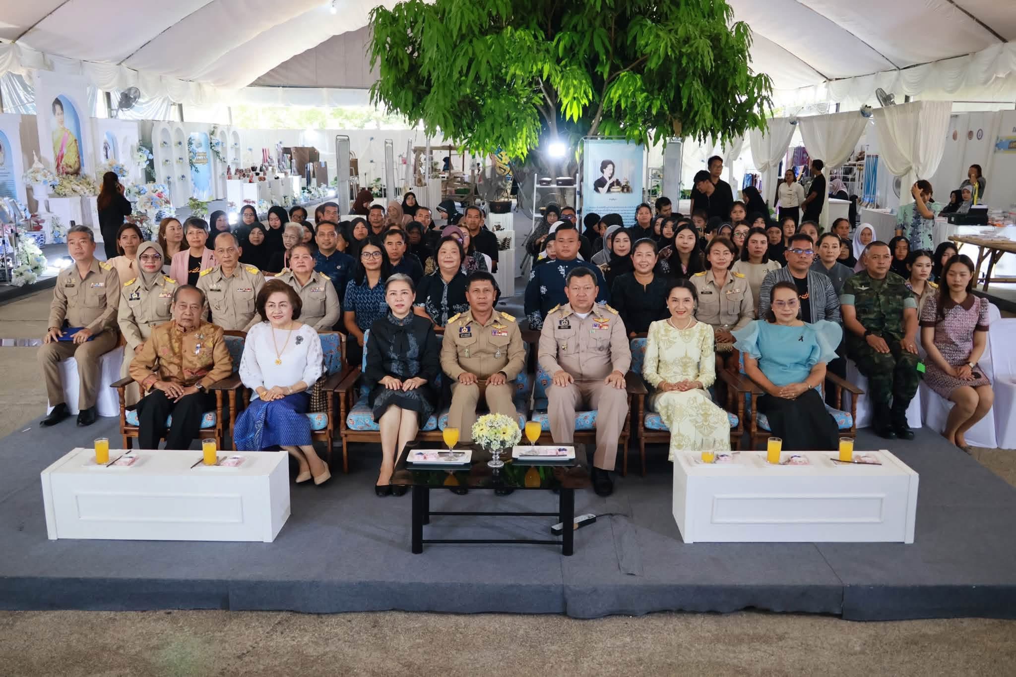 title - ส.ป.ก.นราธิวาส ร่วมพิธีประกาศผลและมอบรางวัลการประกวดผลิตภัณฑ์ศิลปาชีพ ในงานของดีเมืองนรา ประจำปี 2569