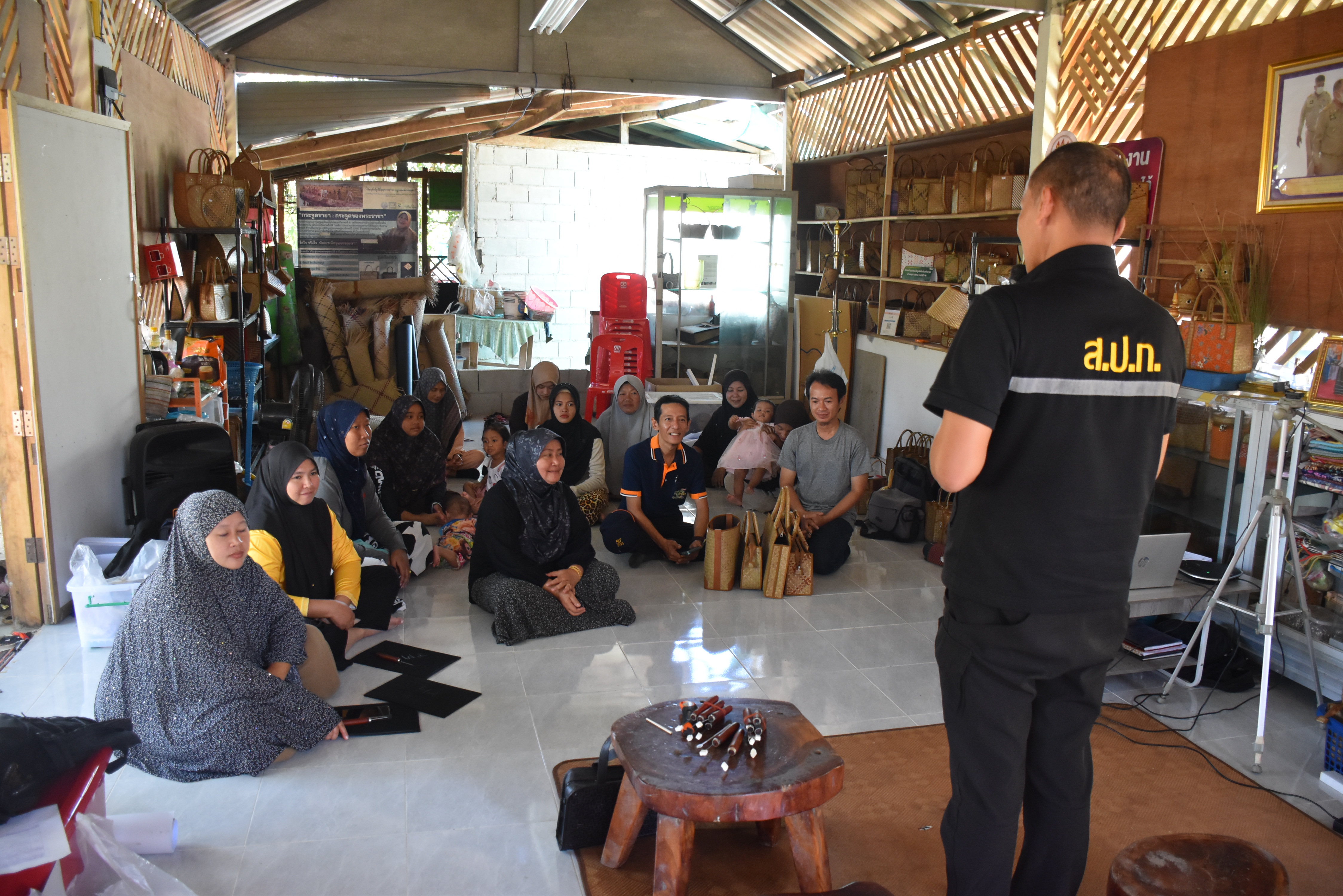 title - ส.ป.ก.นราธิวาส ดำเนินการจัดฝึกอบรมโครงการส่งเสริมการดำเนินงานอันเนื่องมาจากพระราชดำริกิจกรรมพัฒนาและส่งเสริมศิลปหัตถกรรม ประจำปีงบประมาณ พ.ศ. 2569