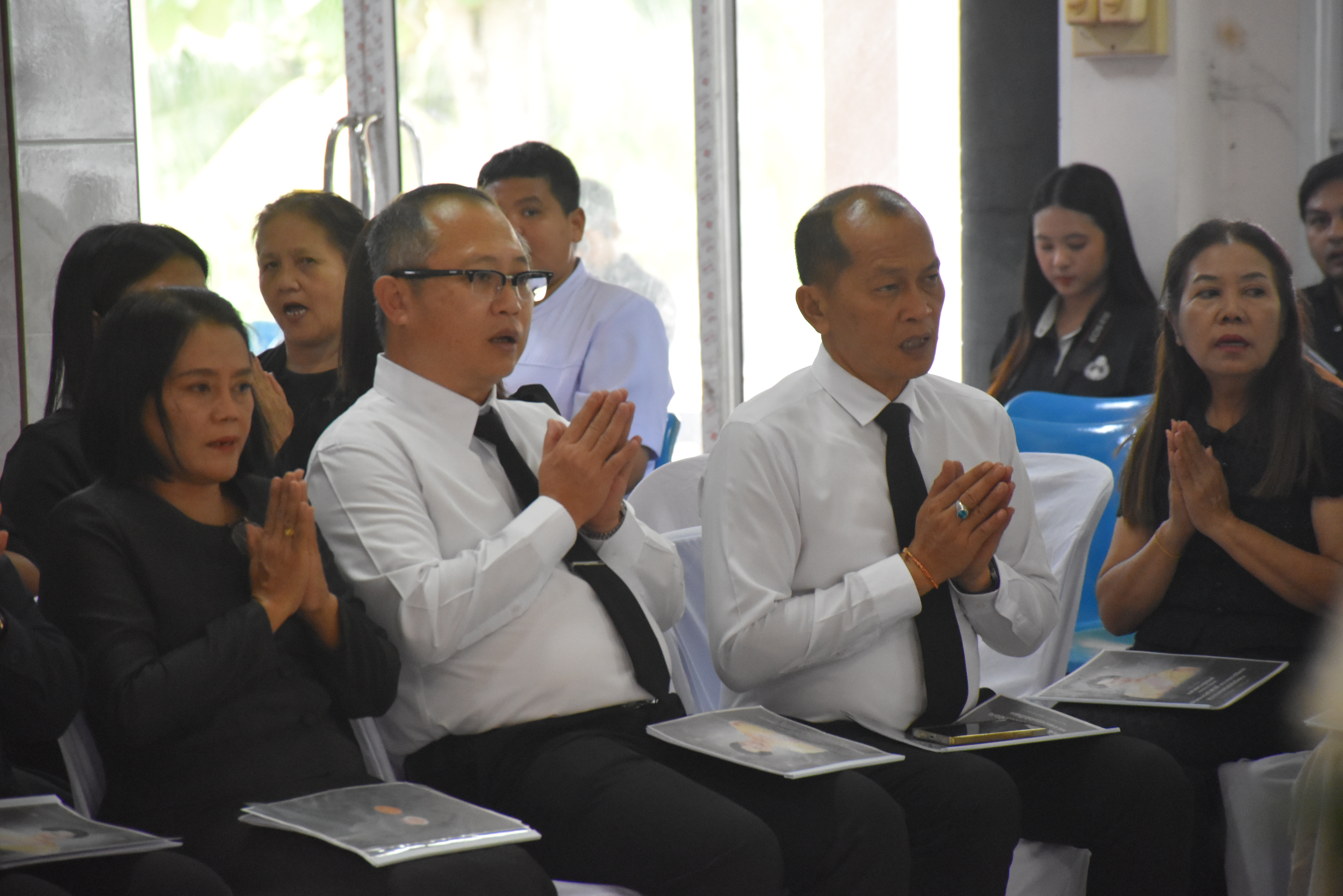 title - ส.ป.ก.นราธิวาส เข้าร่วมพิธีเจริญพระพุทธมนต์และเจริญจิตตภาวนาอุทิศถวายพระราชกุศลแด่ สมเด็จพระนางเจ้าสิริกิติ์ พระบรมราชินีนาถ พระบรมราชชนนีพันปีหลวง และอุทิศถวายพระกุศลแด่ สมเด็จพระเจ้าลูกเธอ เจ้าฟ้าพัชรกิติยภา นเรนทิราเทพยวดี กรมหลวงราชสาริณีสิริพัชร มหาวัชรราชธิดา