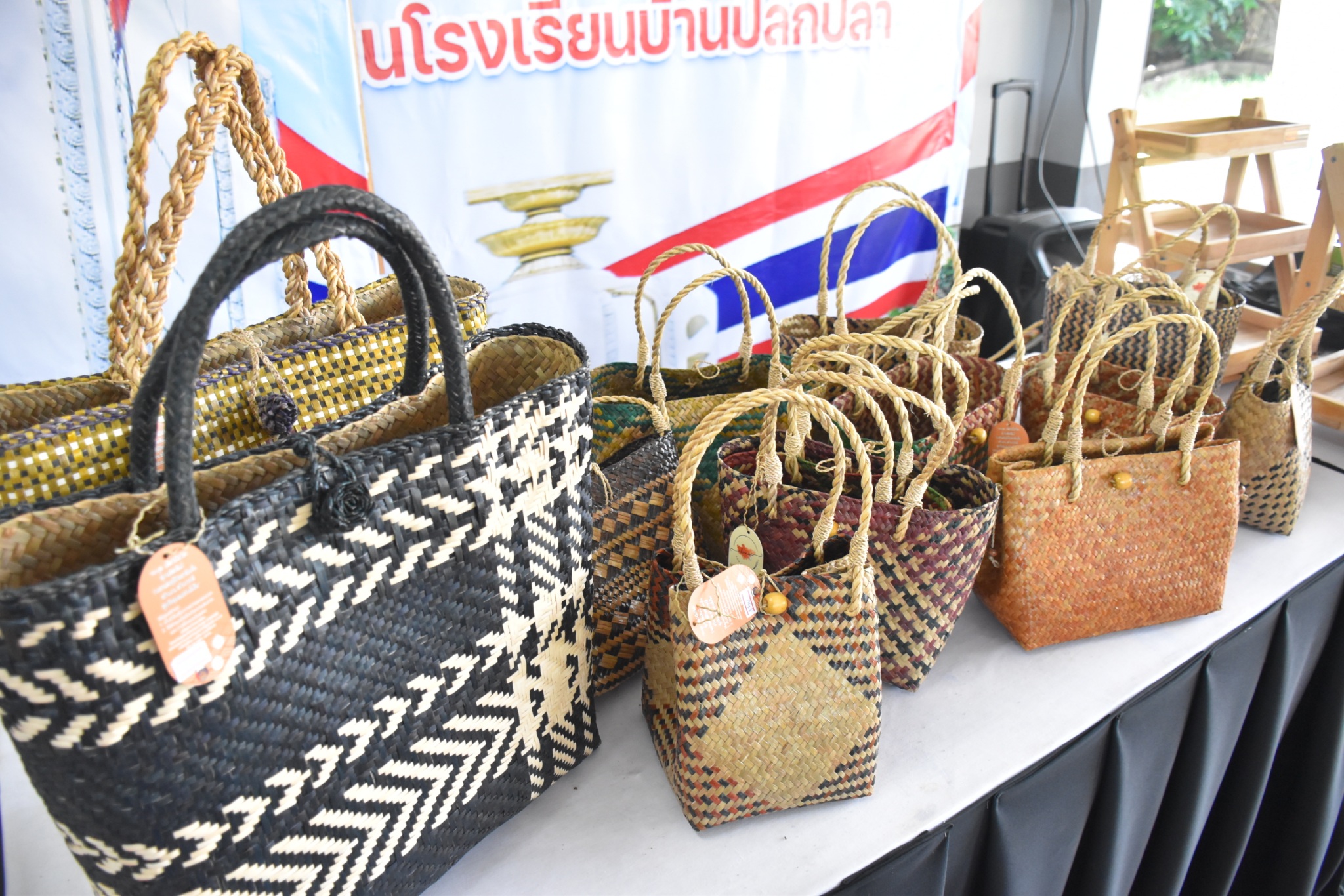 title - ส.ป.ก.นราธิวาส จัดหน่วยเคลื่อนที่ มอบ ส.ป.ก.4-01 ช มอบ ส.ป.ก.4-01 และมอบโฉนดเพื่อการเกษตรหนุนพัฒนาอาชีพ ยกระดับคุณภาพชีวิตเกษตรกร อ.ตากใบ