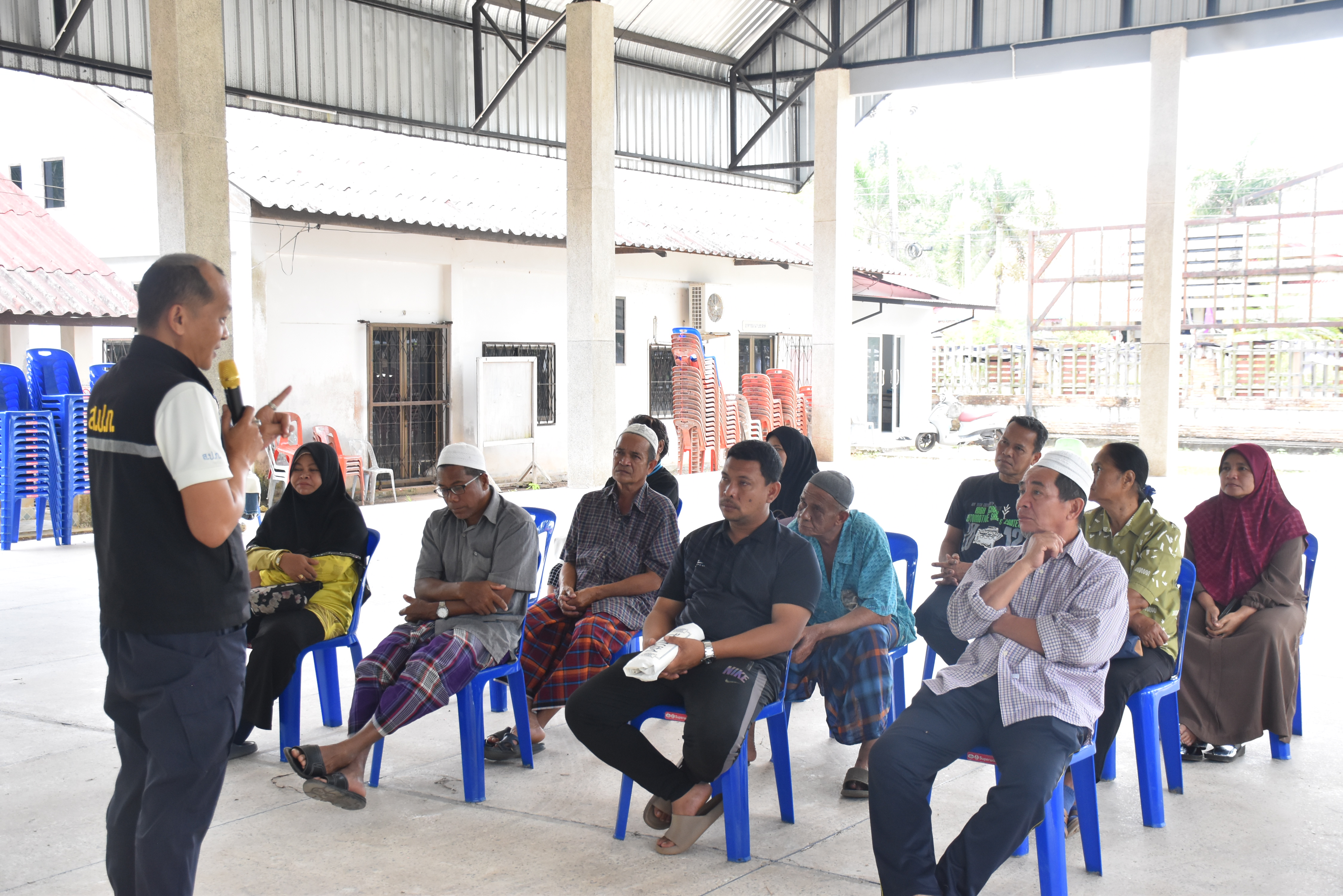 title - ส.ป.ก.นราธิวาส ร่วมออกหน่วยบริการ เพื่อมอบโฉนดเพื่อการเกษตร ให้กับเกษตรกรในเขตปฏิรูปที่ดินอำเภอสุไหงโก-ลก