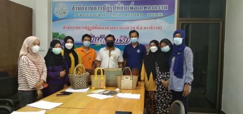 ส.ป.ก.นราธิวาส ฝึกอบรมออนไลน์ หลักสูตร การส่งเสริมการจำหน่ายสินค้าออนไลน์