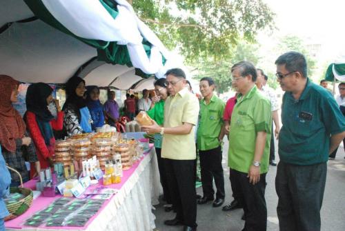 ส.ป.ก.นราธิวาส ร่วมจัดร้านนิทรรศการ กระทรวงเกษตรและสหกรณ์ร่วมใจ คืนความสุขสู่ชาวนรา ครั้งที่ ๑