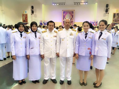 ส.ป.ก.นราธิวาส ร่วมกิจกรรมเนื่องในวันคล้านวันเฉลิมพระชนมพรรษาพระบาทสมเด็จพระปนมินทรมหาภูมิพลอดุลยเดช บรมนาถบพิตร วันชาติ เเละวันพ่อแห่งชาติ พุทธศักราช 2561