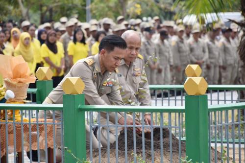 ส.ป.ก.นราธิวาส ร่วมพิธีปลูกต้นไม้มงคลพระราชทานจังหวัดนราธิวาส