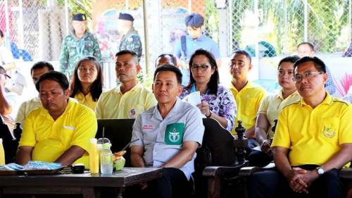 ปฏิรูปที่ดินจังหวัดนราธิวาส ร่วมกิจกรรมการจัดเวทีประชาคมคืนข้อมูลเศรษฐกิจ-สังคม โครงการต้นแบบการพัฒนาชุมชนรอบป่าตามแนวพระราชดำริ ร่วมกับกับโครงการปิดทองหลังพระฯ 