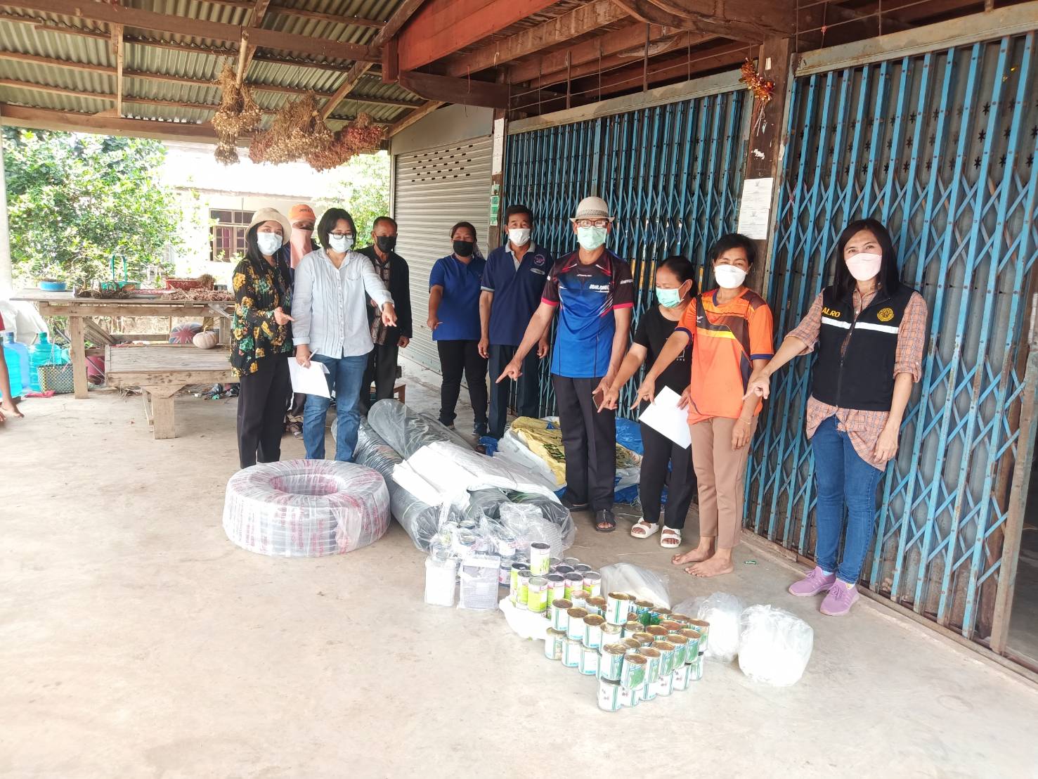 คณะกรรมการฯ ตรวจรับวัสดุการเกษตร  จำนวน 5 จุด จุดที่ 1กลุ่มเกษตรอินทรีย์ ต.กุดดินจี่ อ.นากลาง โครงการส่งเสริมเกษตรอินทรีย์ ปี 2565
