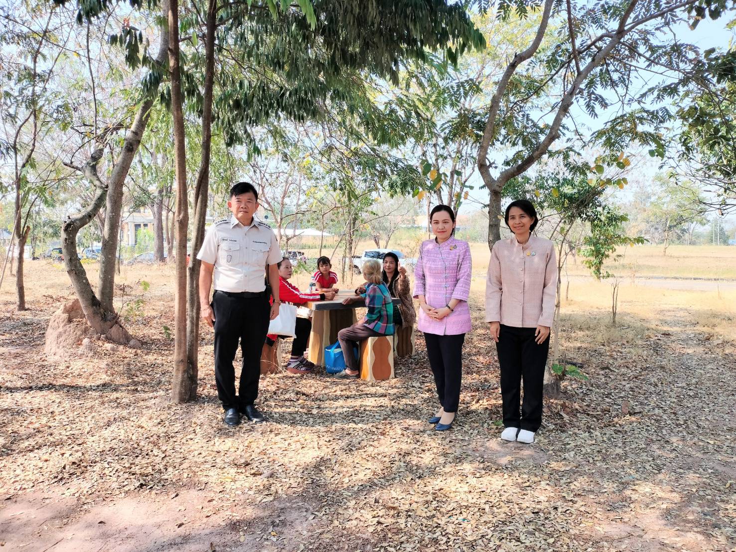 ผู้ว่าราชการจังหวัดหนองบัวลำภู สนับสนุนโต๊ะหินอ่อน ส.ป.ก.หนองบัวลำภู เพื่ออำนวยความสะดวกให้กับเกษตรกรที่มาติดต่อขอรับบริการ