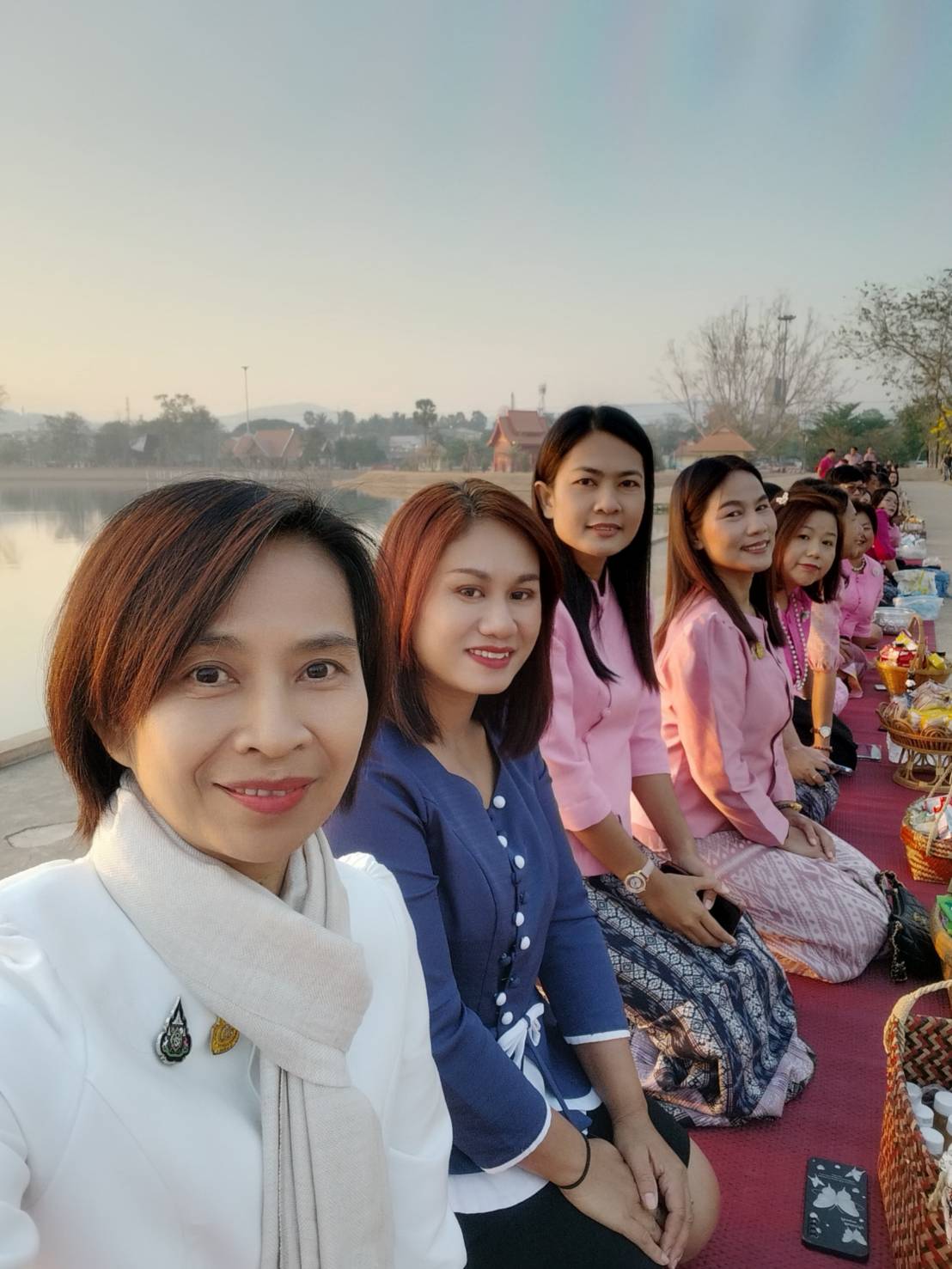 โครงการ สวมผ้าไทยใส่บาตรริมหนองบัว