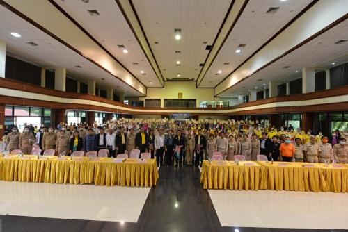 วันที่ ๑ ตุลาคม พ.ศ. ๒๕๖๓ ร้อยเอก ธรรมนัส พรหมเผ่า รัฐมนตรีช่วยว่าการกระทรวงเกษตรและสหกรณ์ เป็นประธานในพิธีมอบหนังสืออนุญาตให้เข้าทำประโยชน์ในเขตปฏิรูปที่ดิน (ส.ป.ก. ๔-๐๑) ให้กับเกษตรกรจังหวัดหนองบัวลำภู จำนวน ๑๕๐ ราย 