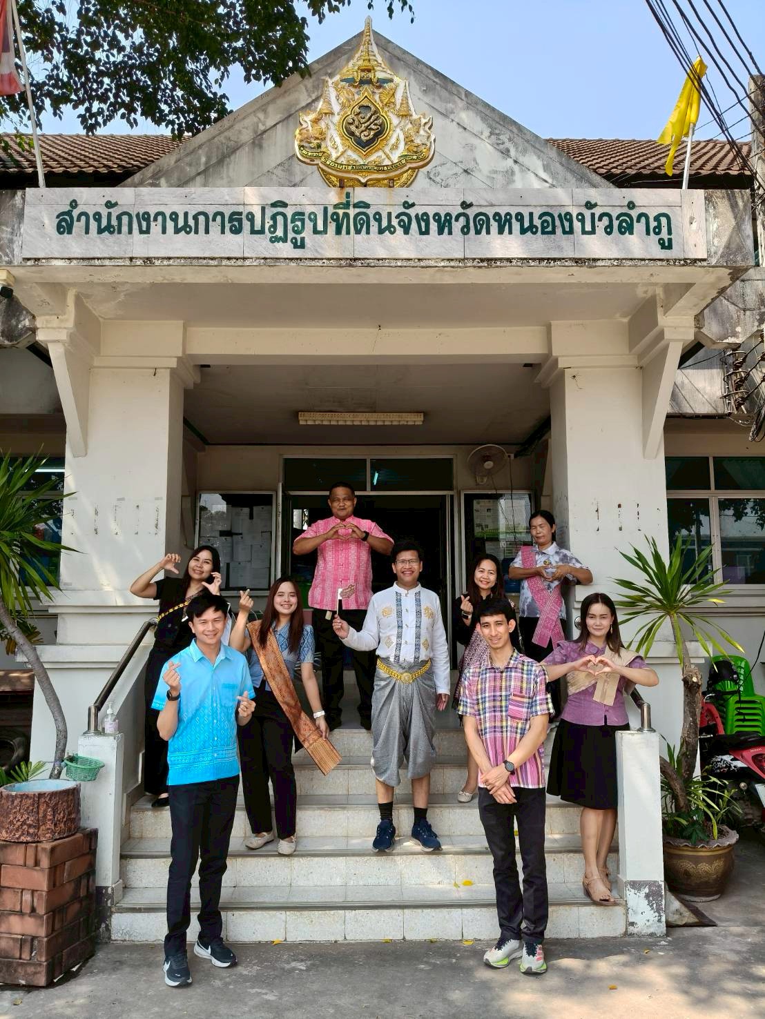 title - จังหวัดหนองบัวลำภู เริ่มแล้ว “ภูมิใจแต่งไทยทั้งแผ่นดิน”   สร้างการรับรู้ชุดไทยพระราชนิยมให้ประชาชนทั่วไปได้รับรู้