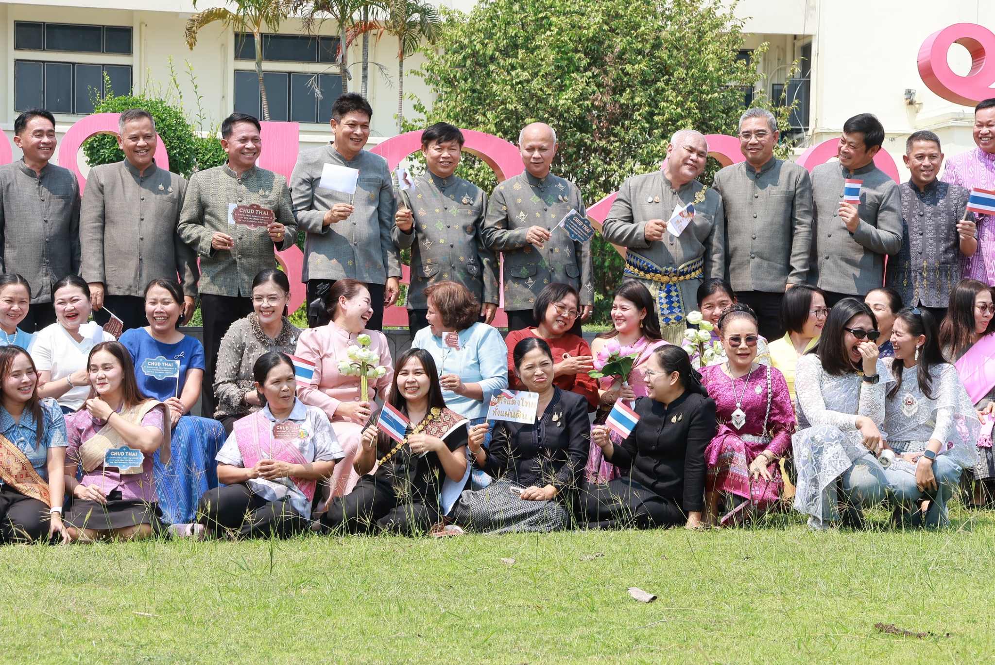 title - จังหวัดหนองบัวลำภู เริ่มแล้ว “ภูมิใจแต่งไทยทั้งแผ่นดิน”   สร้างการรับรู้ชุดไทยพระราชนิยมให้ประชาชนทั่วไปได้รับรู้