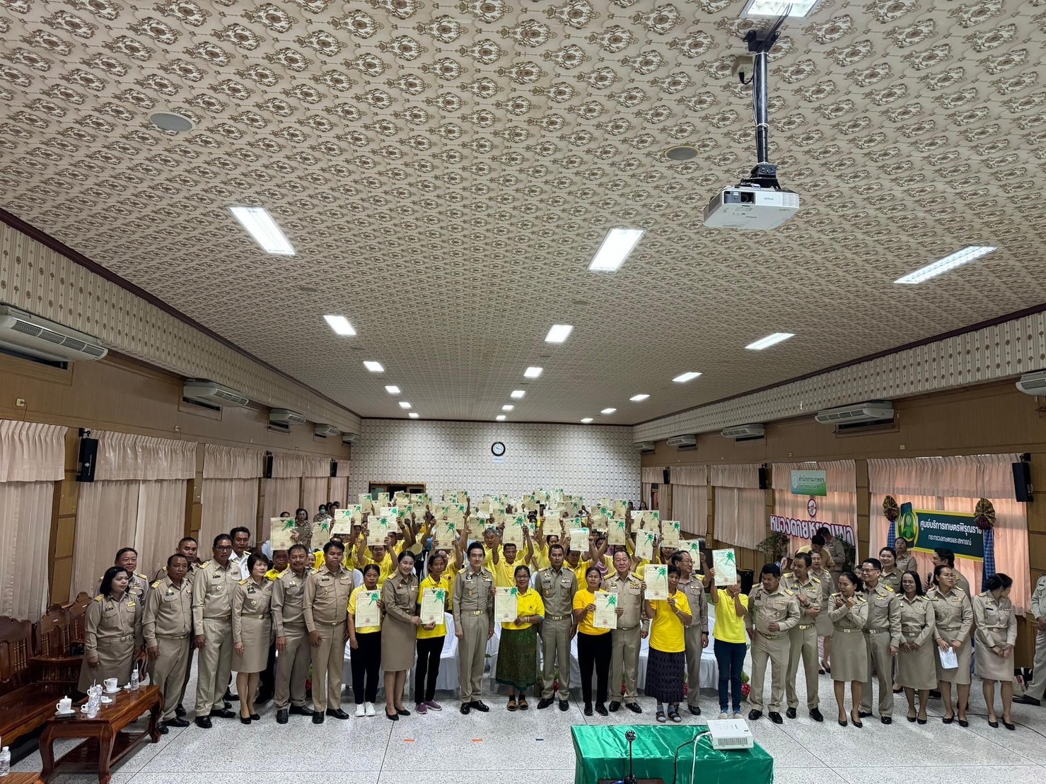 วันที่ 15 มกราคม 2567 เวลา 09.00 น. นางสาวภัทรวดี สุขเสวตร ปฏิรูปที่ดินจังหวัดหนองคาย พร้อมด้วยเจ้าหน้าที่ ส.ป.ก.หนองคาย KICK OFF การมอบโฉนดเพื่อการเกษตร เป็นของขวัญปีใหม่ พ.ศ.2567
